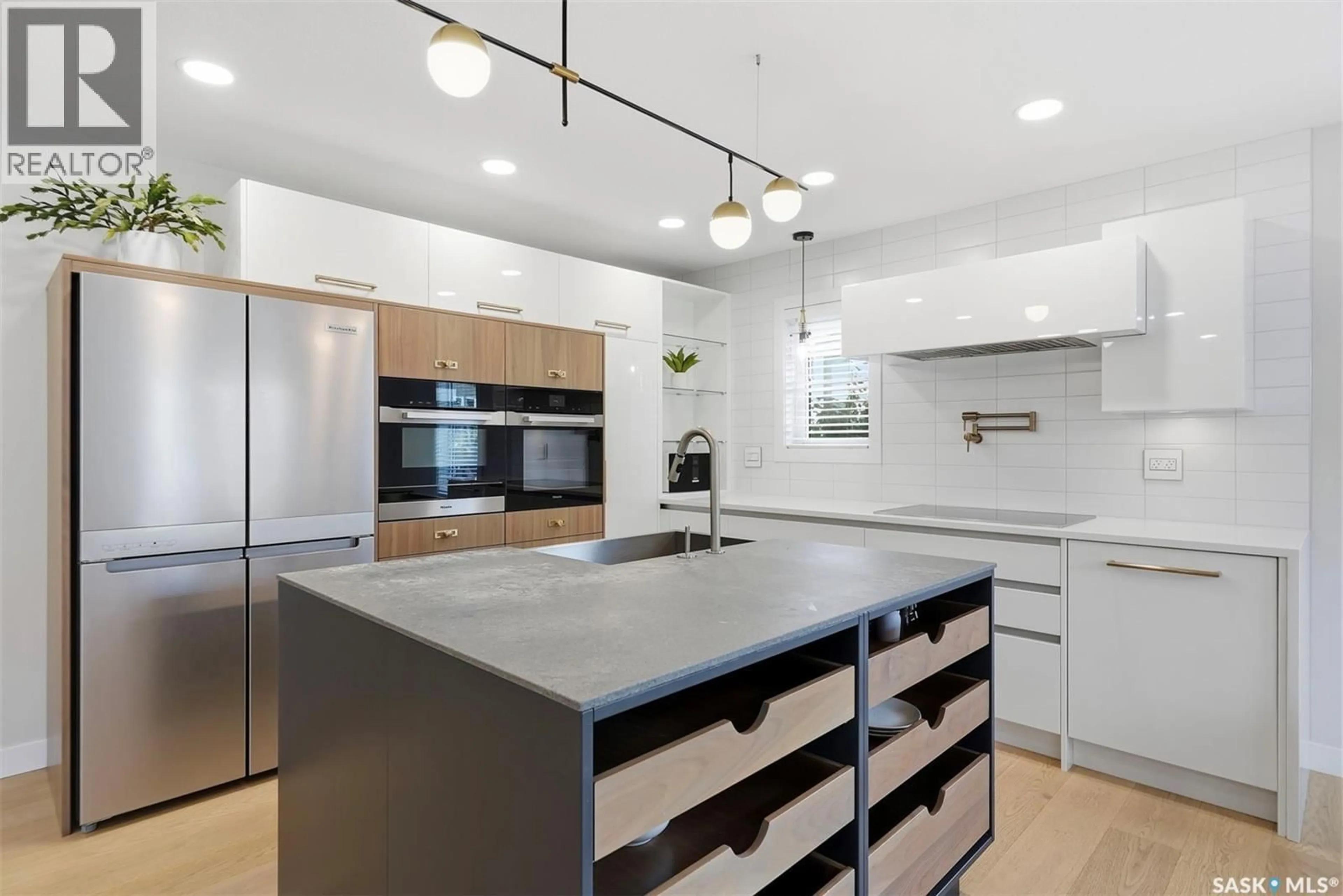 Contemporary kitchen, unknown for 310 STENSRUD ROAD, Saskatoon Saskatchewan S7W1B4