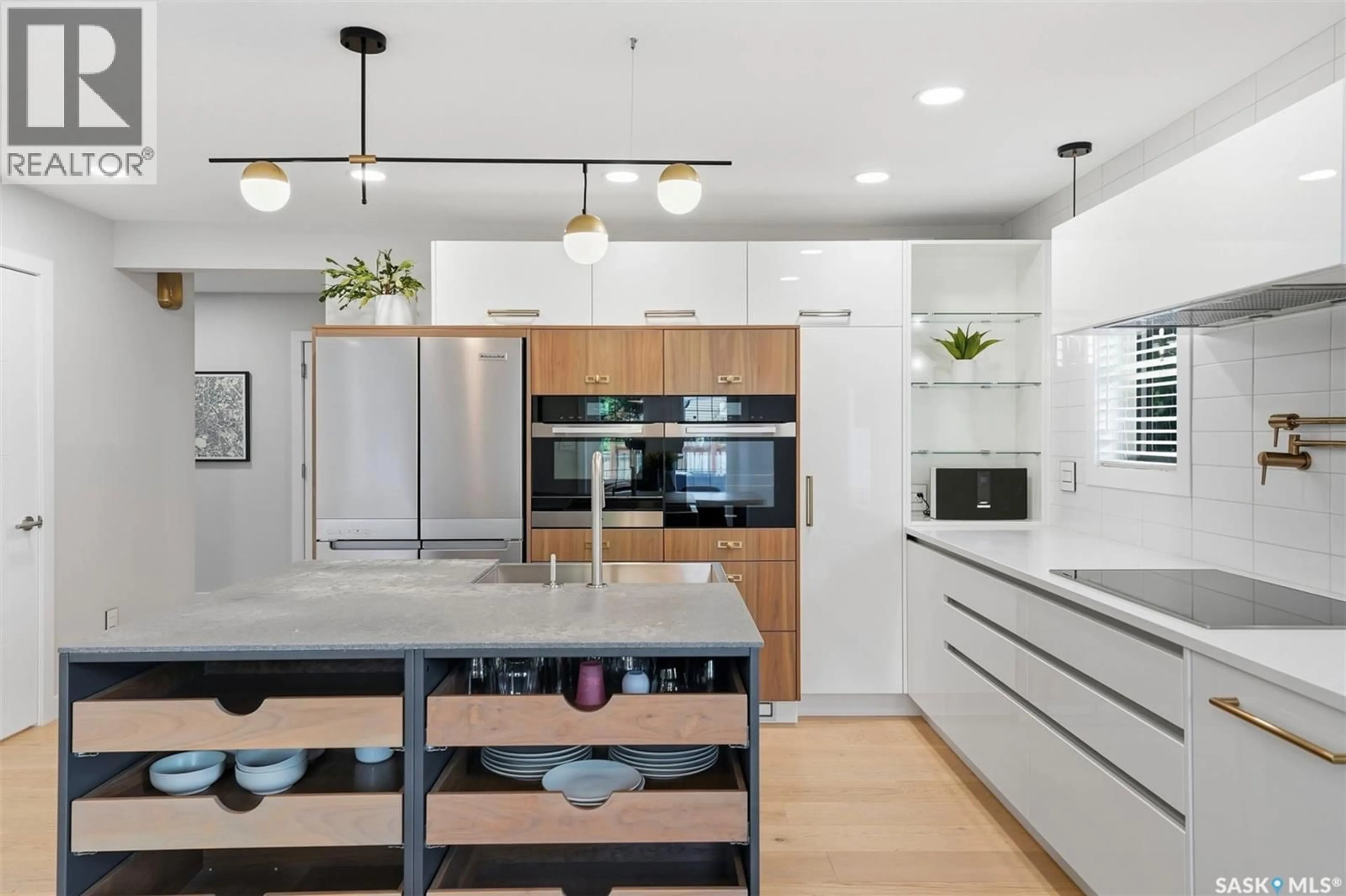 Contemporary kitchen, unknown for 310 STENSRUD ROAD, Saskatoon Saskatchewan S7W1B4