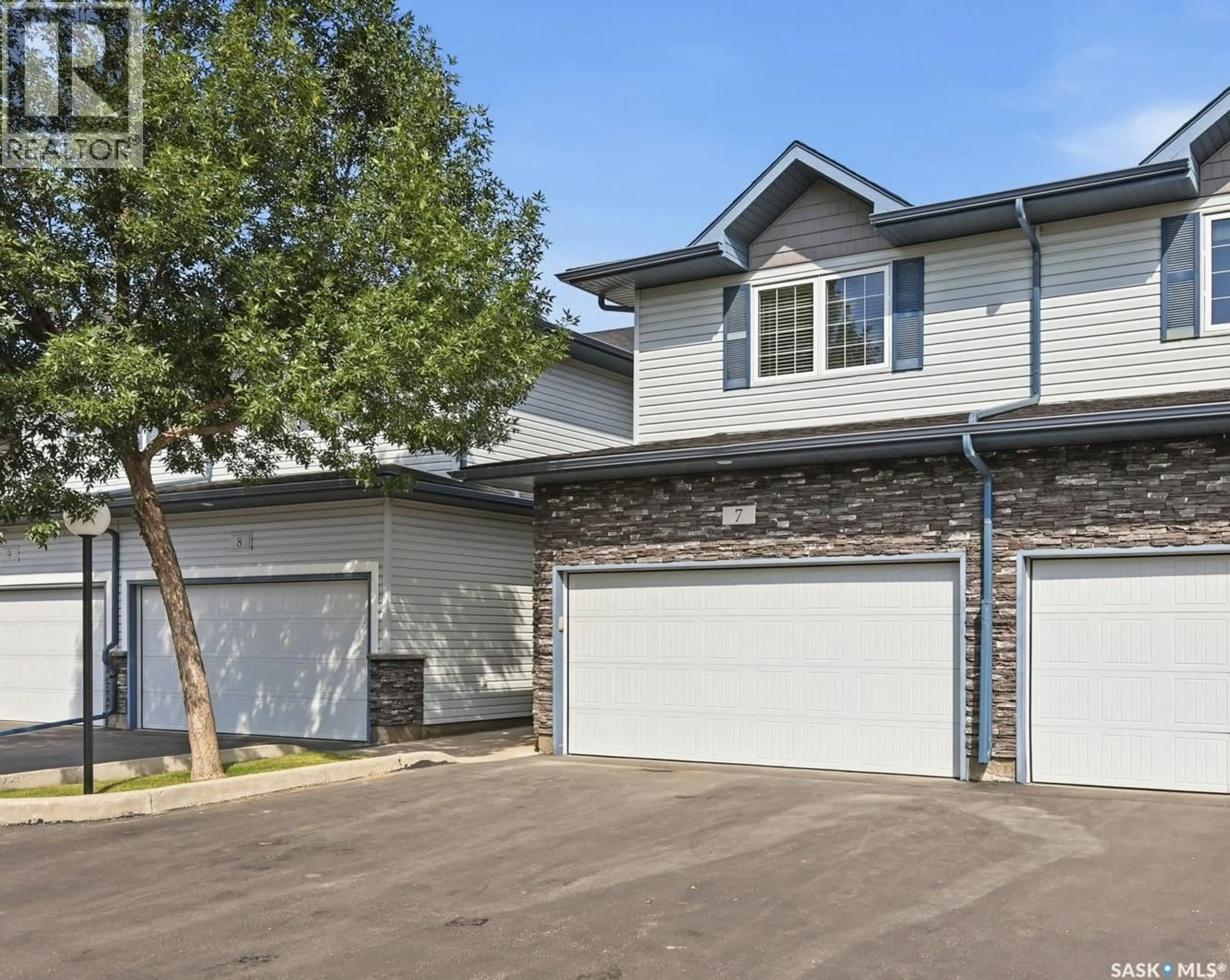 Home with vinyl exterior material, street for 7 110 DULMAGE CRESCENT, Saskatoon Saskatchewan S7T0C7