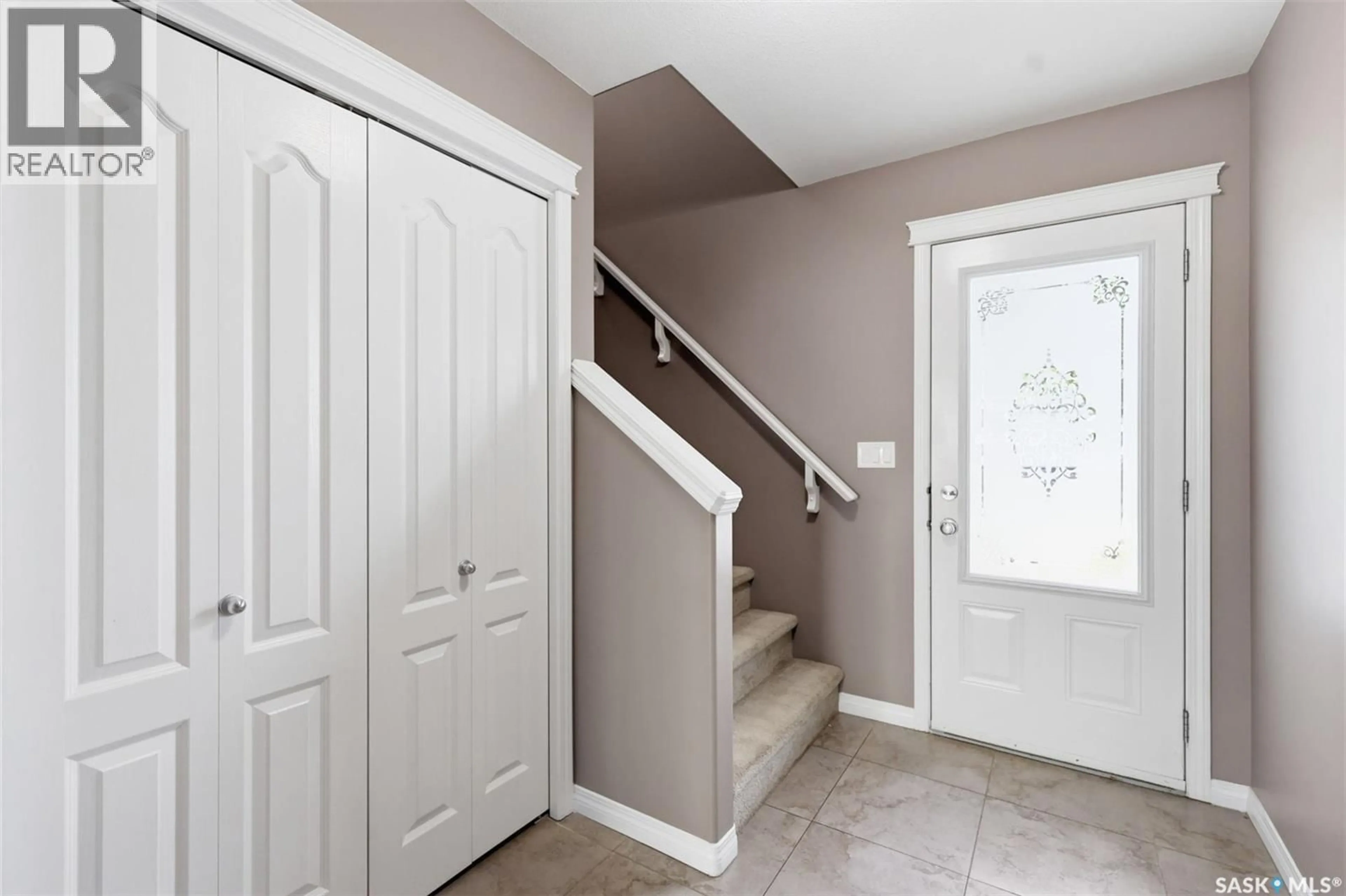 Indoor entryway for 7 110 DULMAGE CRESCENT, Saskatoon Saskatchewan S7T0C7