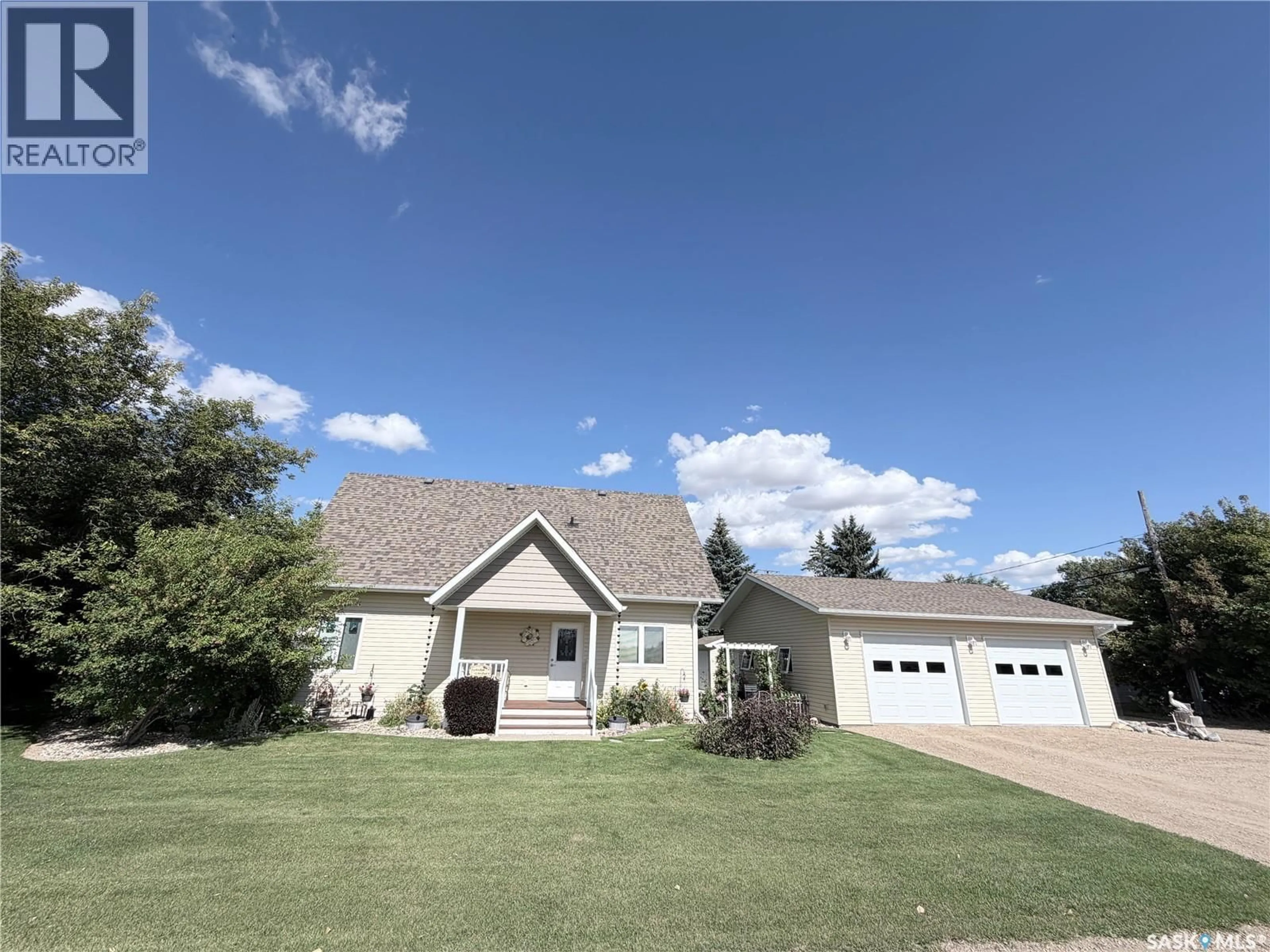 Home with vinyl exterior material, street for 210 KING STREET, Elbow Saskatchewan S0H1J0