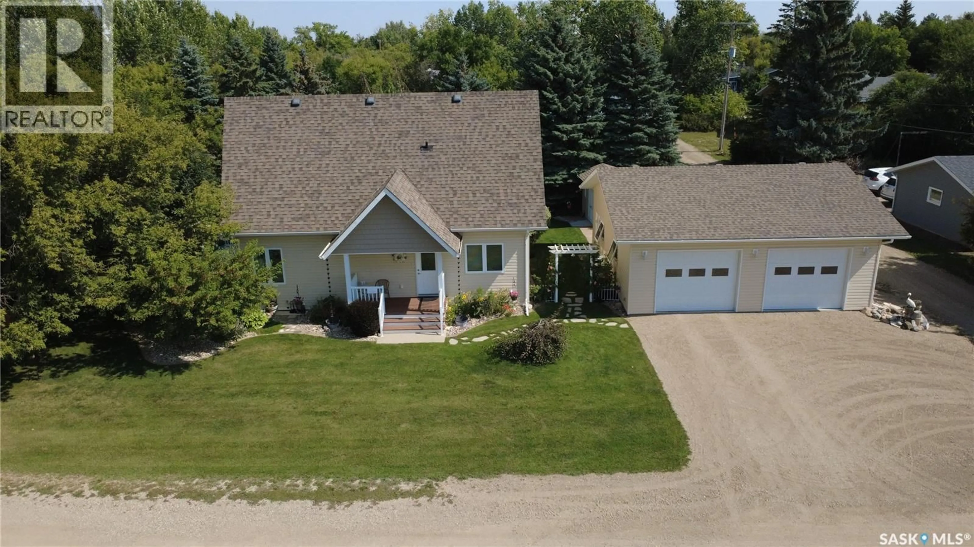 A pic from outside/outdoor area/front of a property/back of a property/a pic from drone, street for 210 KING STREET, Elbow Saskatchewan S0H1J0