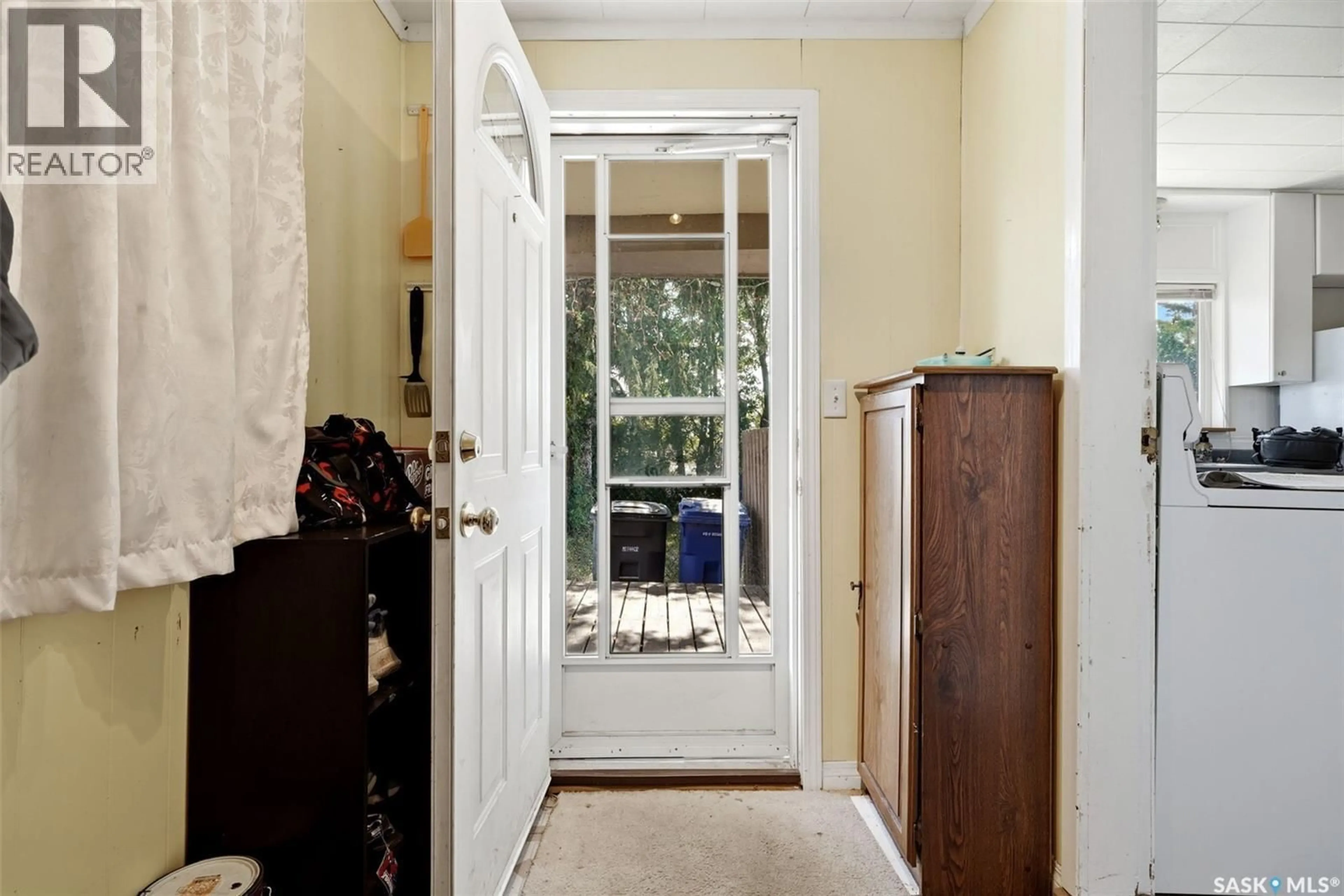 Indoor entryway for 205 FIRST AVENUE, Kelliher Saskatchewan S0A1V0