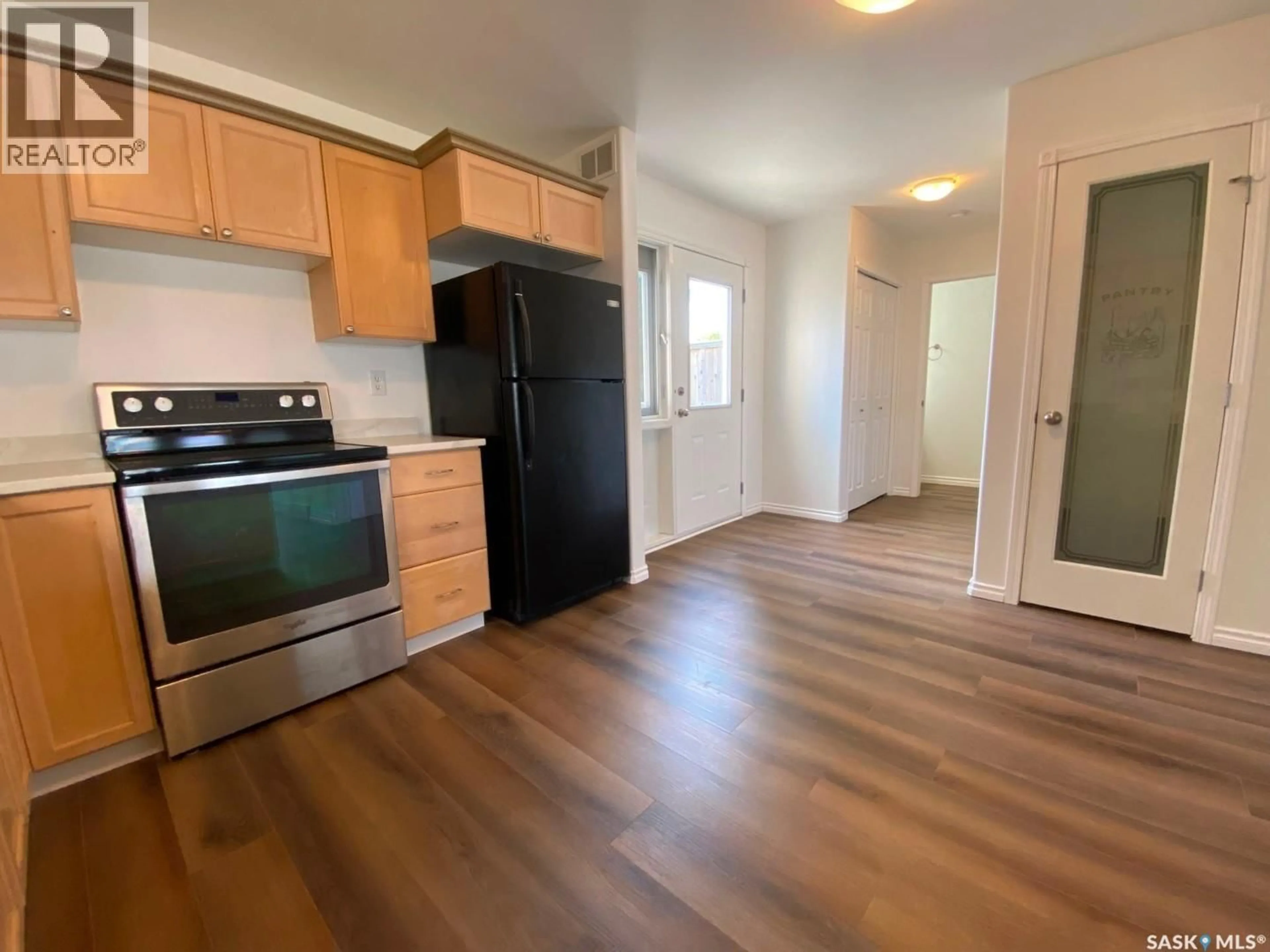 Standard kitchen, wood/laminate floor for 114 MEADOWLARK PARK, Warman Saskatchewan S0K0A1