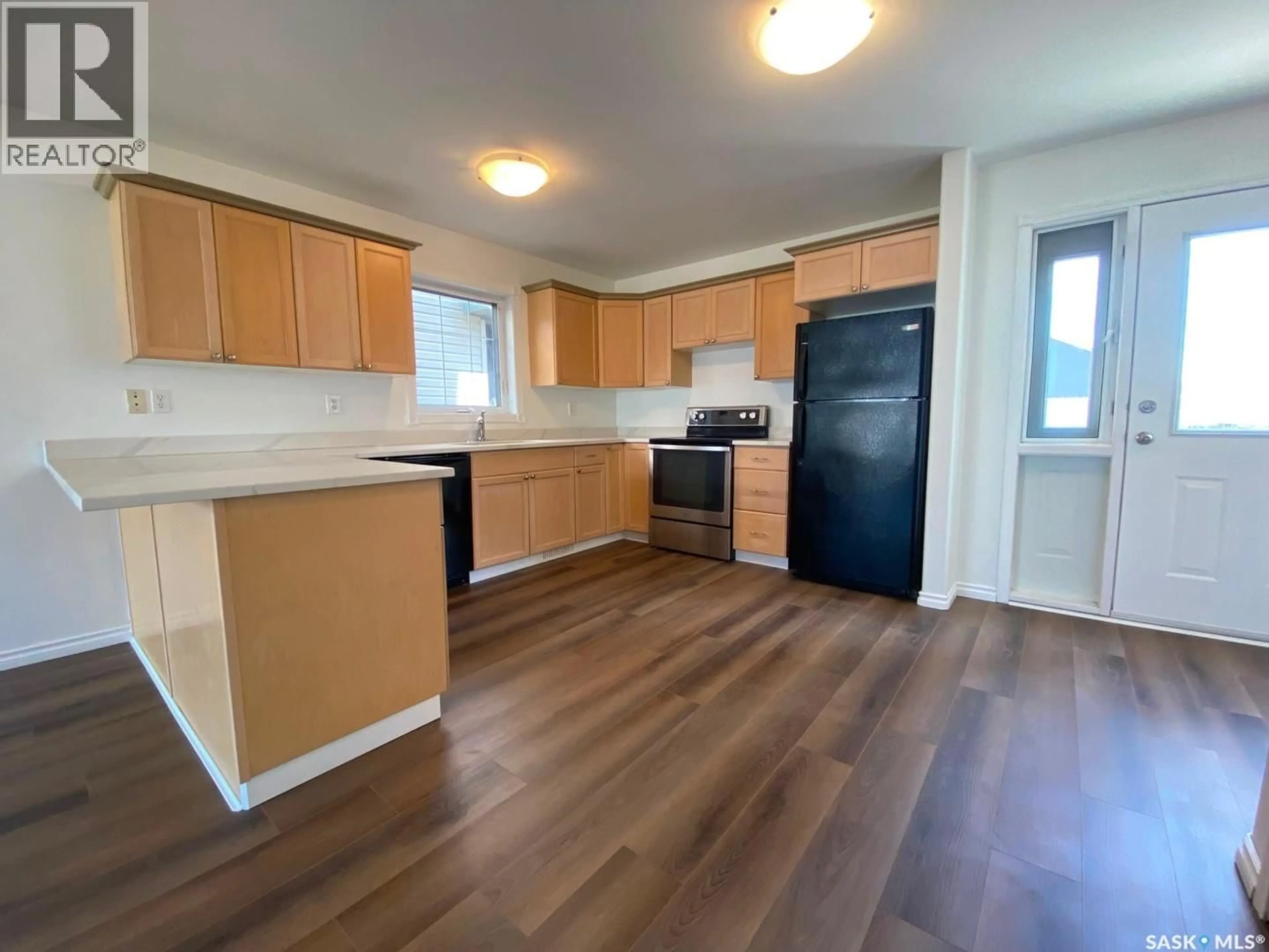 Standard kitchen, wood/laminate floor for 114 MEADOWLARK PARK, Warman Saskatchewan S0K0A1