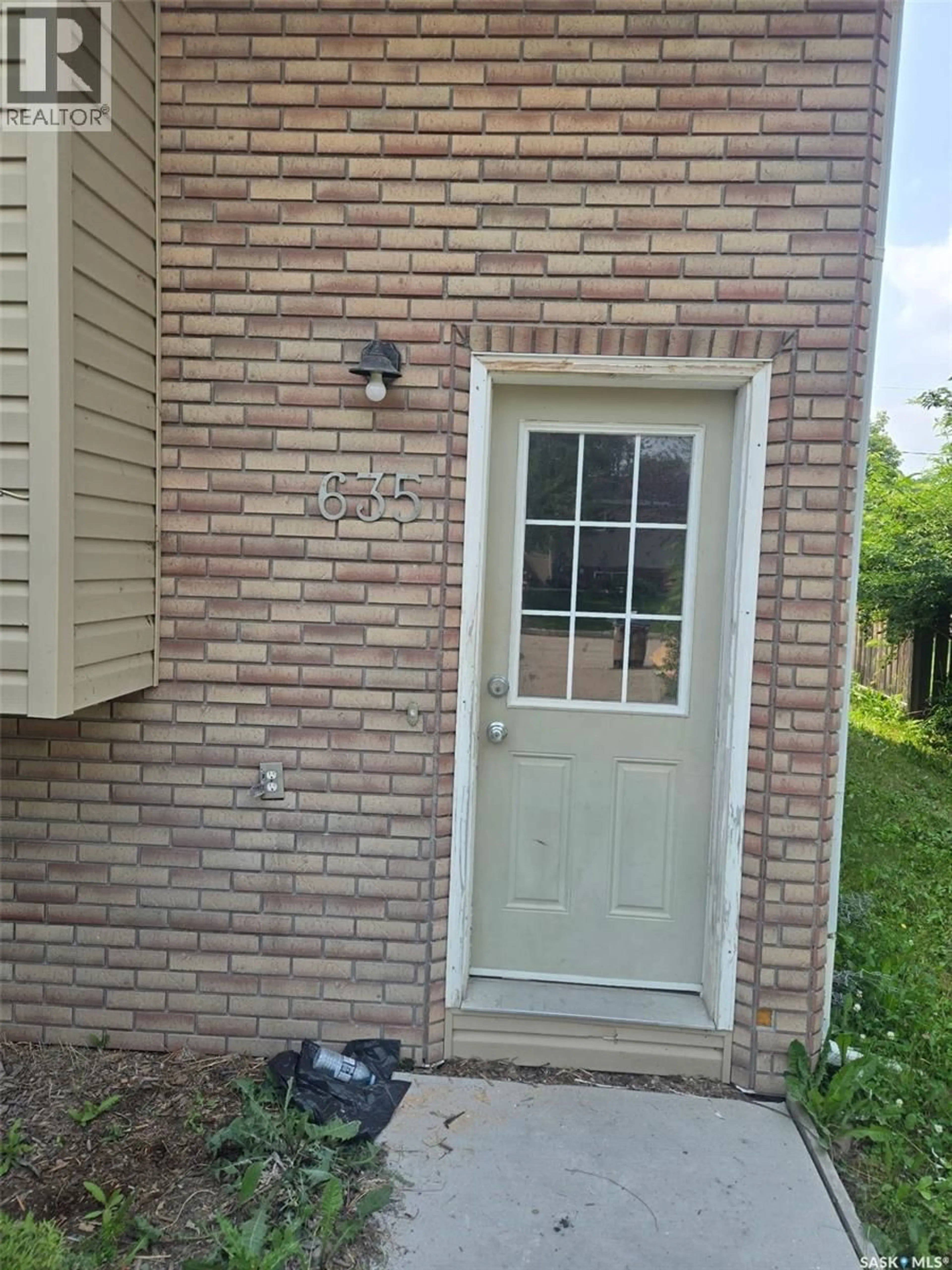Home with brick exterior material, street for 633/635 3RD STREET, Wadena Saskatchewan S0A4J0