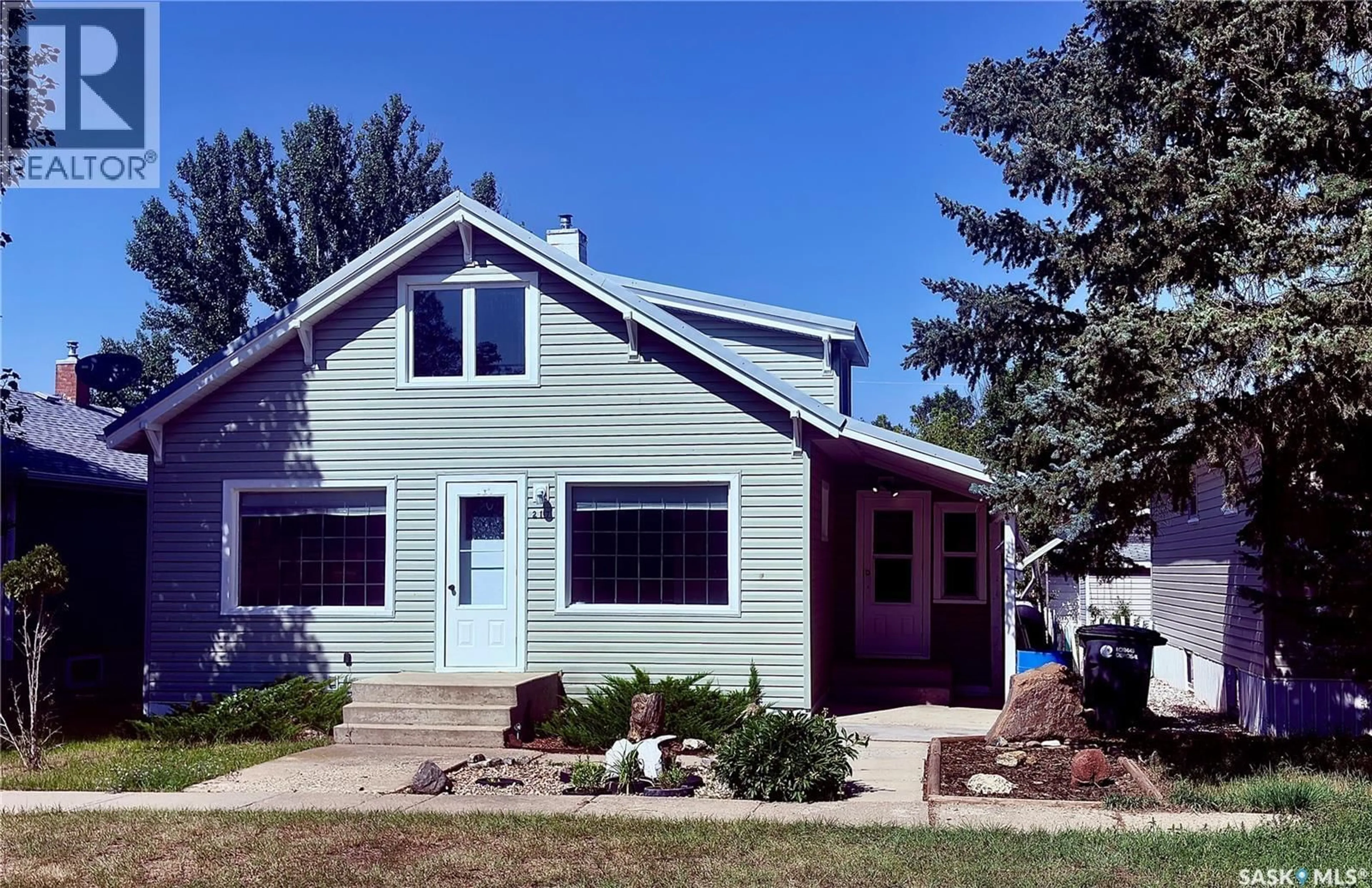Home with vinyl exterior material, street for 217 7TH AVENUE, Assiniboia Saskatchewan S0H0B0
