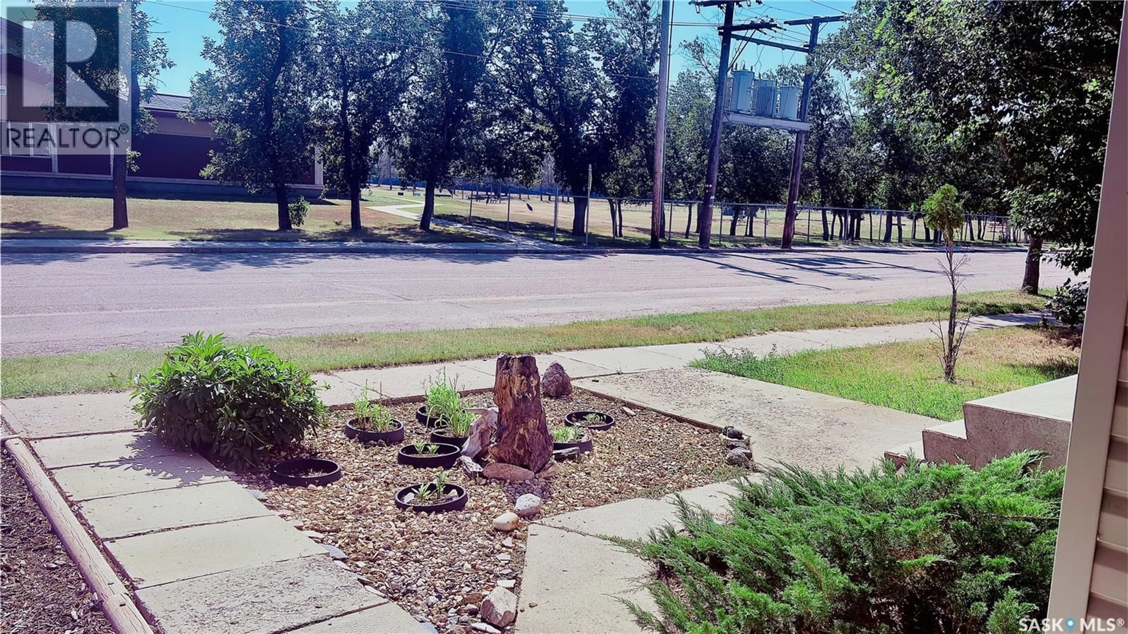Patio, street for 217 7TH AVENUE, Assiniboia Saskatchewan S0H0B0