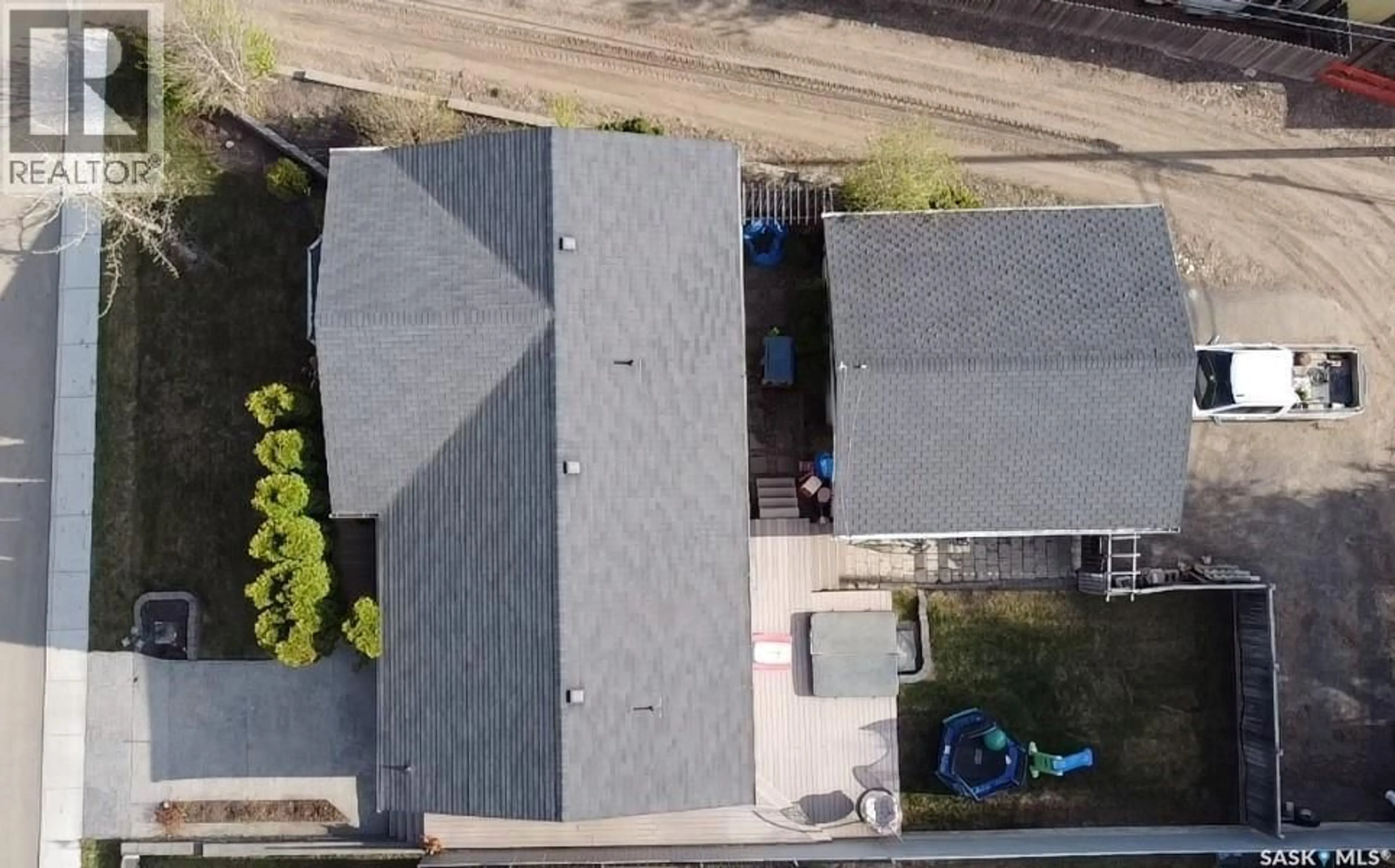 A pic from outside/outdoor area/front of a property/back of a property/a pic from drone, unknown for 4702 LEADER STREET, Macklin Saskatchewan S0L2C0