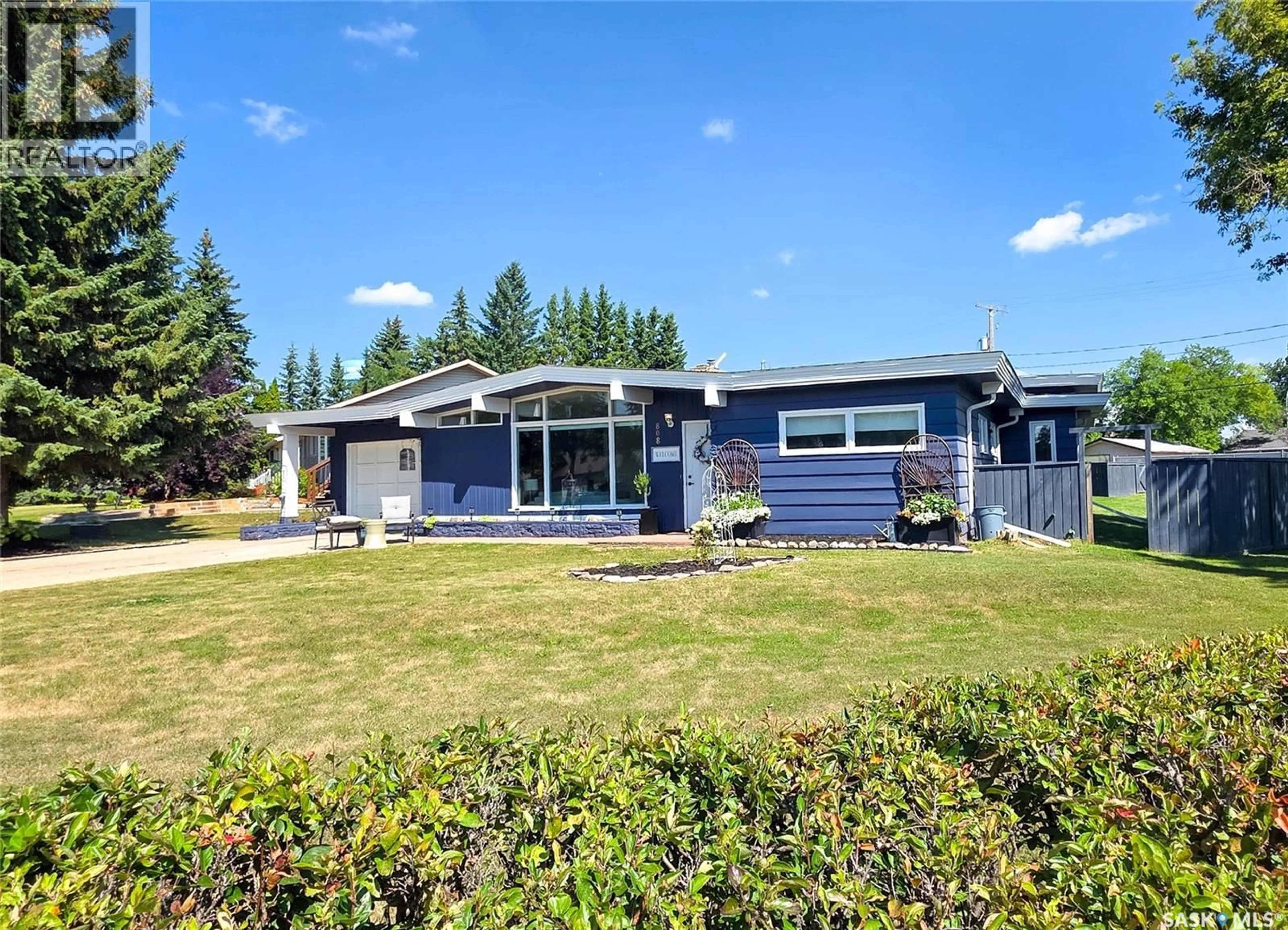 Home with vinyl exterior material, street for 808 PRINCE EDWARD STREET, Melville Saskatchewan S0A2P0