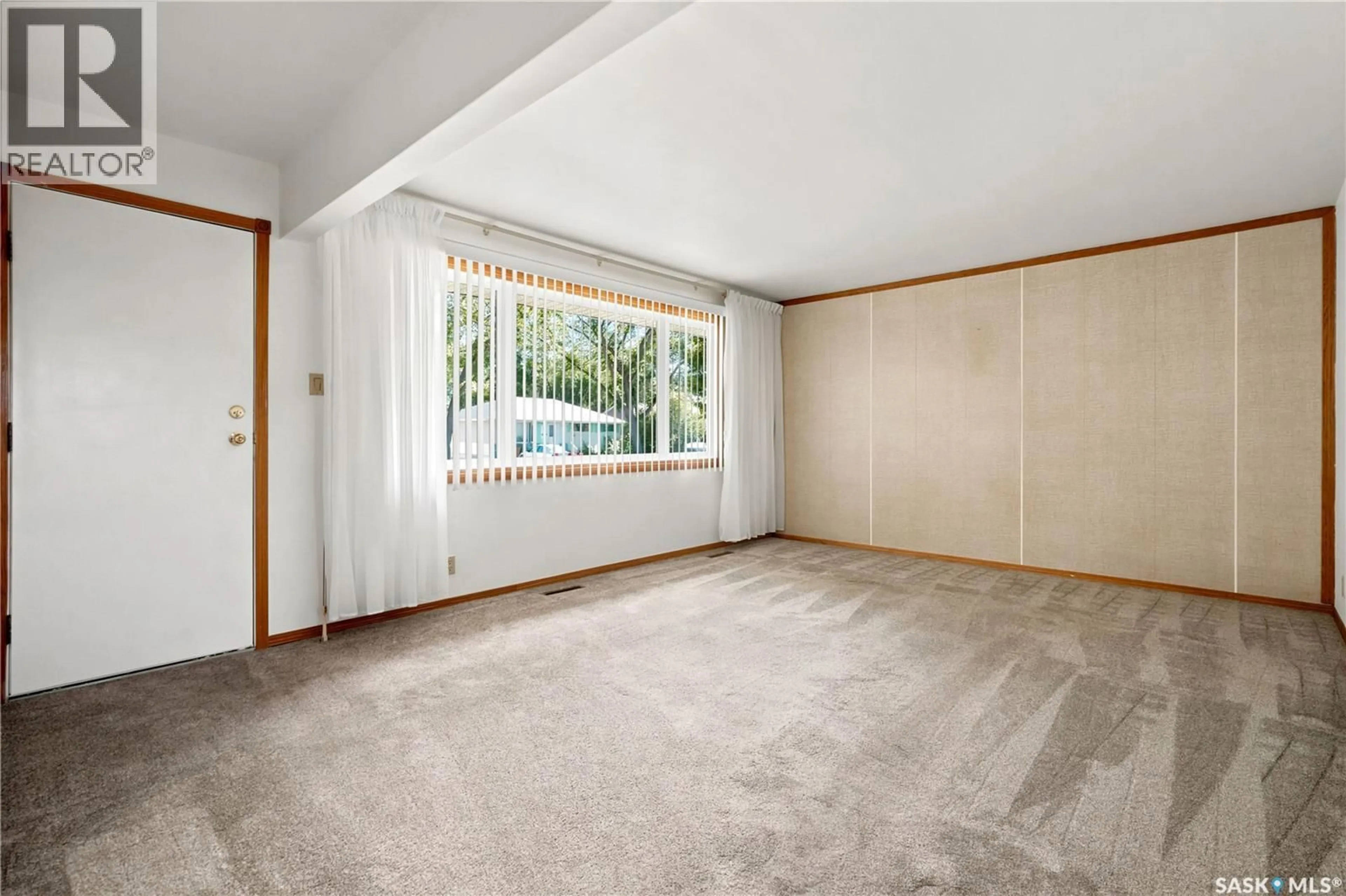 A pic of a room for 3326 4TH AVENUE, Regina Saskatchewan S4R0V6
