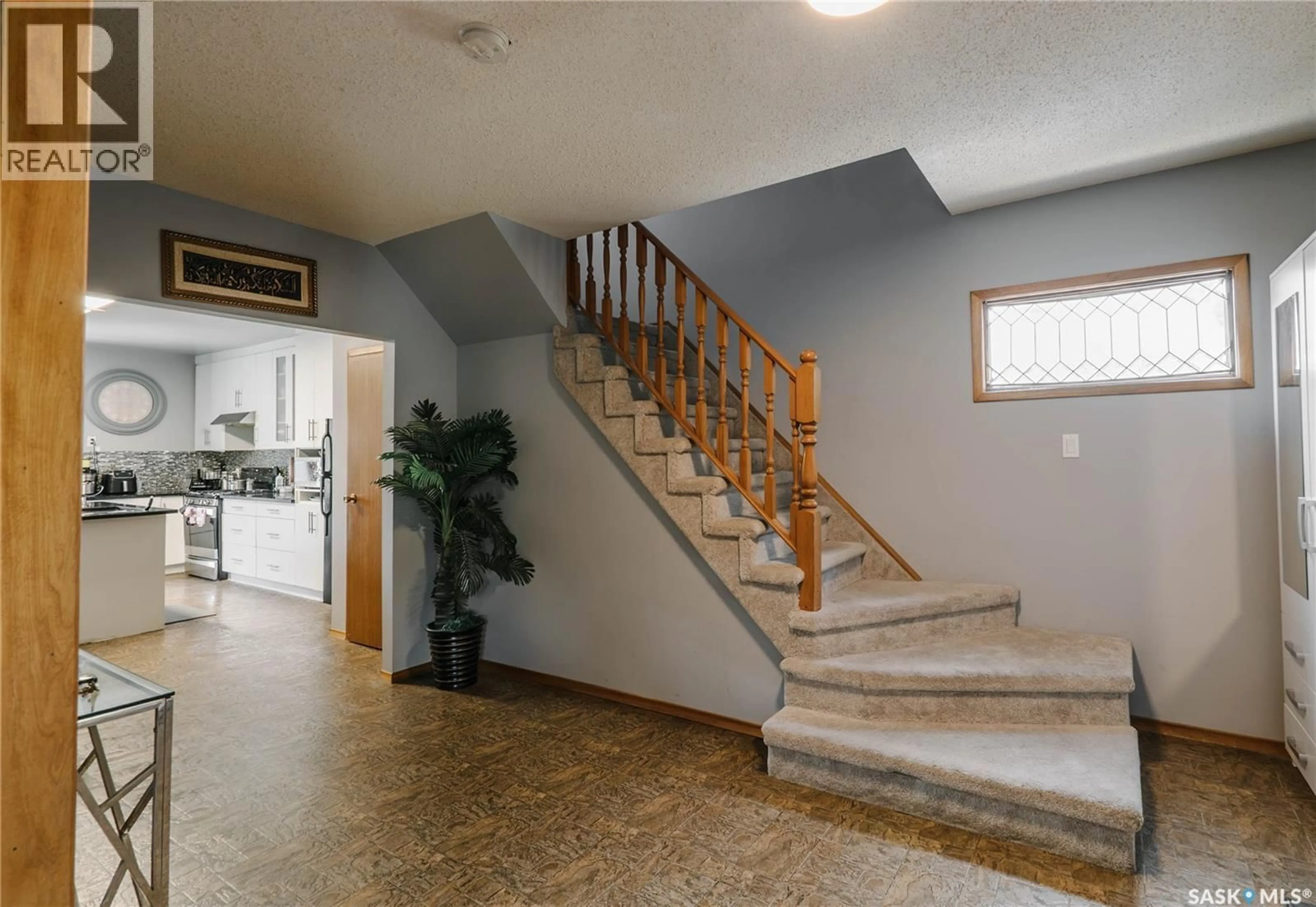 Indoor foyer for 101 106TH STREET, Saskatoon Saskatchewan S7N1N4