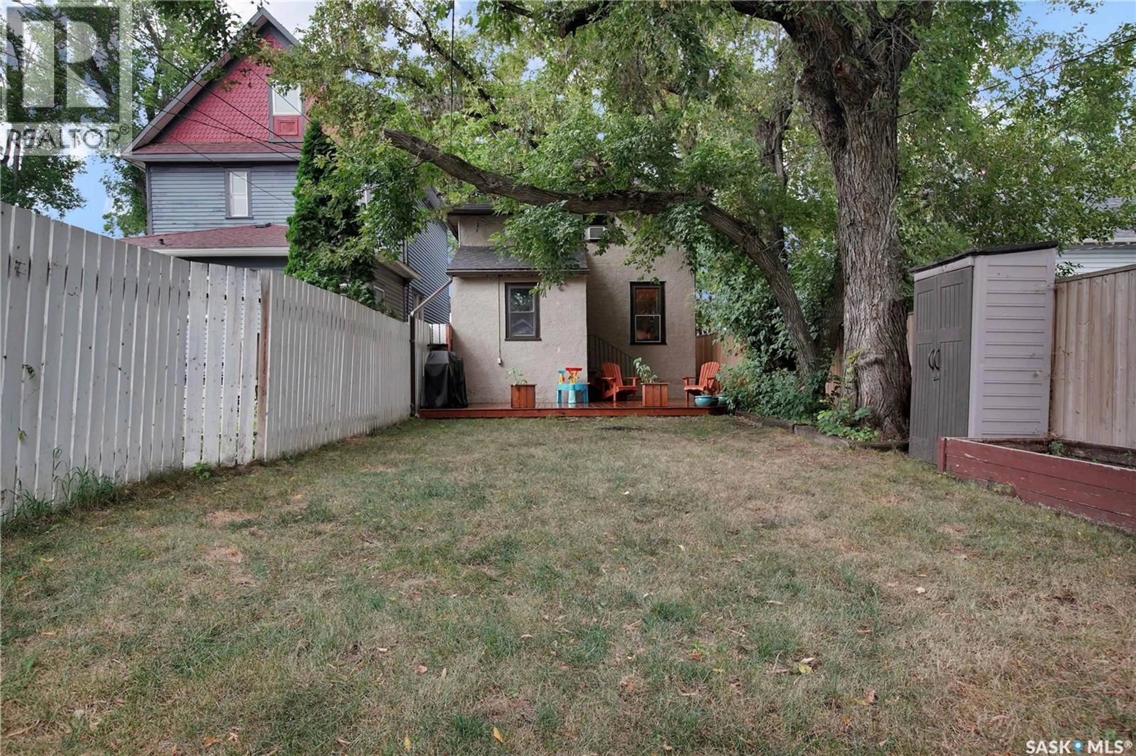 A pic from outside/outdoor area/front of a property/back of a property/a pic from drone, street for 313 29TH STREET, Saskatoon Saskatchewan S7L0M2