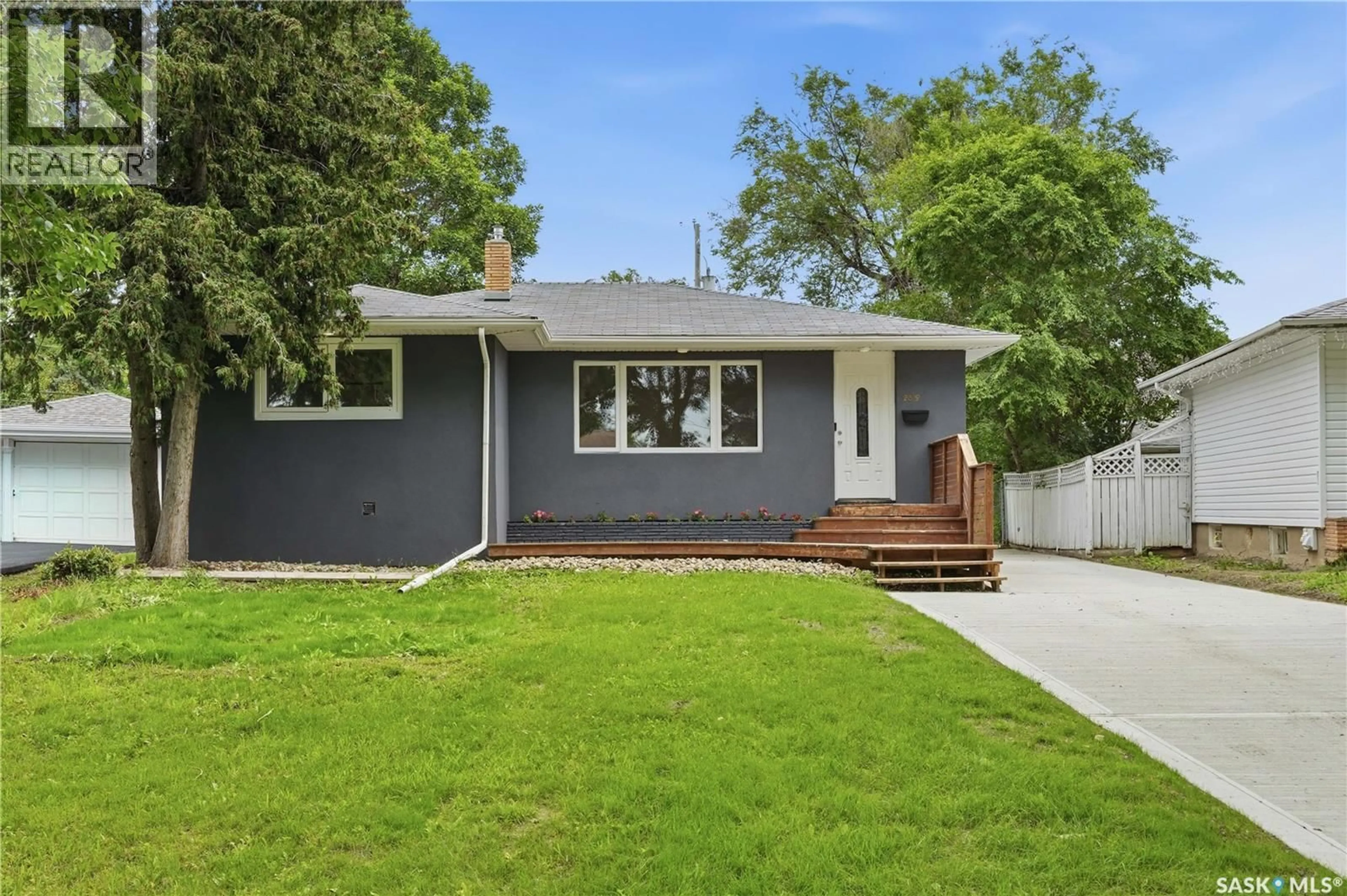 Home with vinyl exterior material, street for 2819 MONTREAL CRESCENT, Regina Saskatchewan S4P2W6