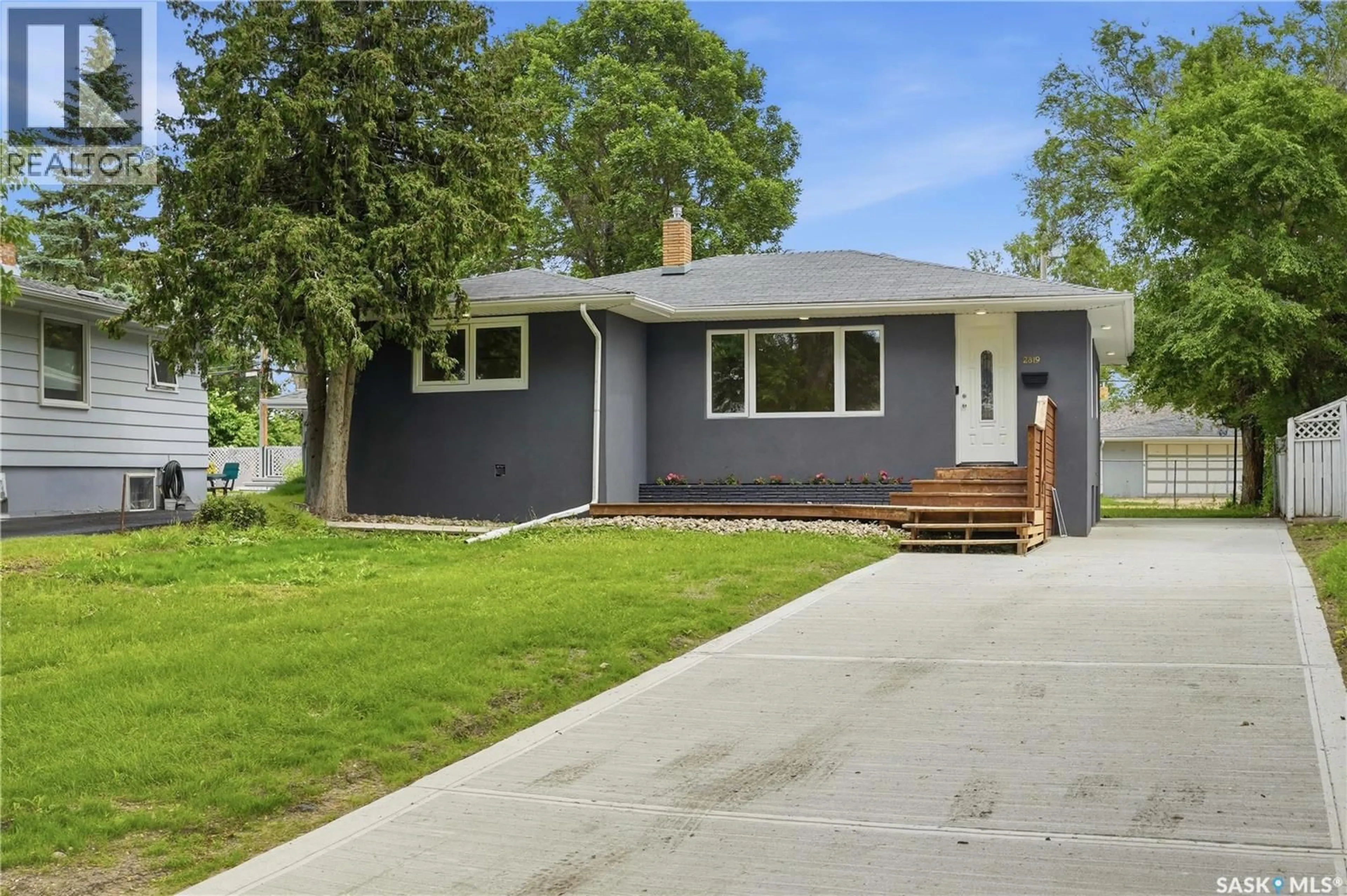 Home with vinyl exterior material, street for 2819 MONTREAL CRESCENT, Regina Saskatchewan S4P2W6