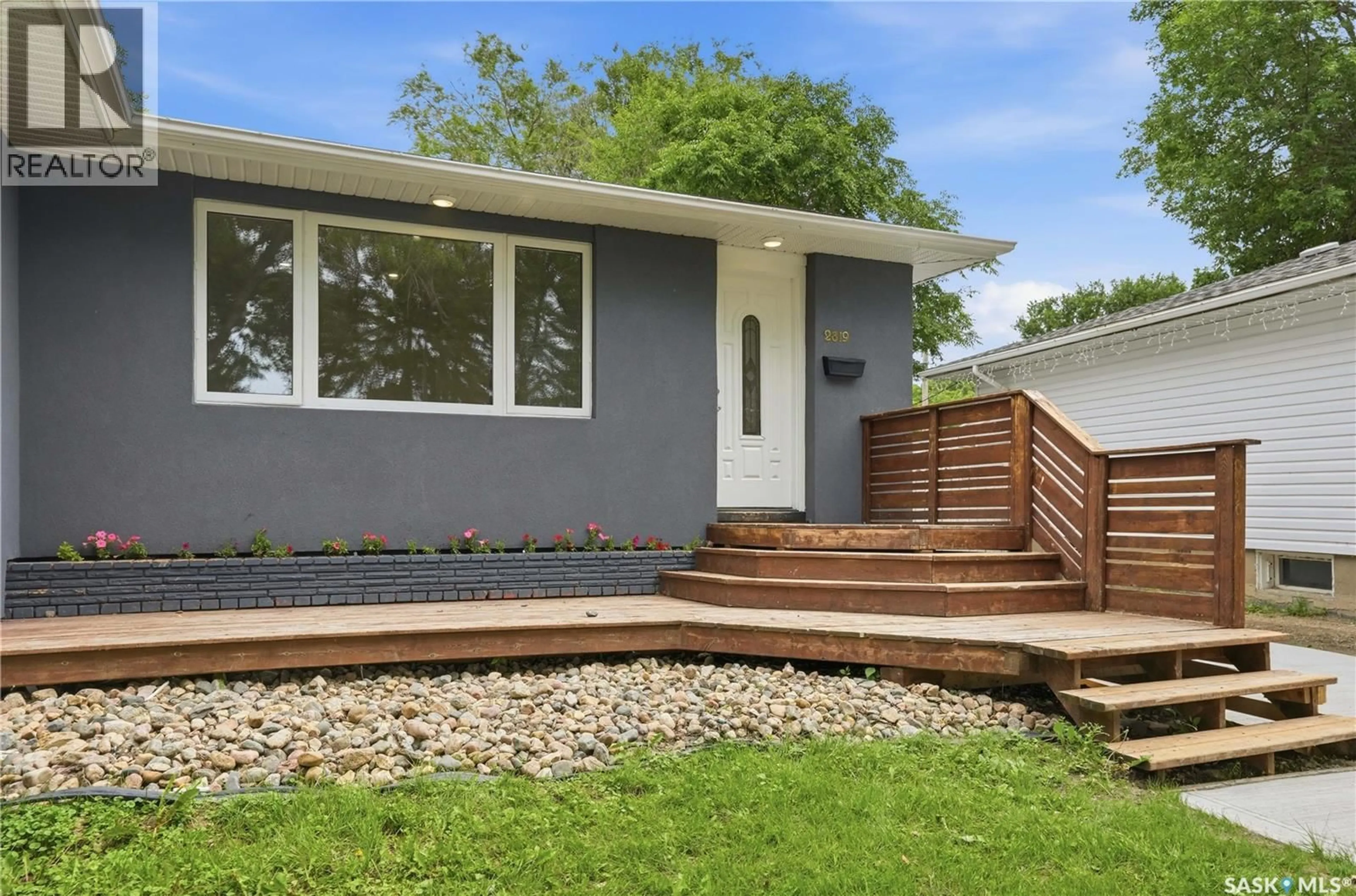 Home with vinyl exterior material, street for 2819 MONTREAL CRESCENT, Regina Saskatchewan S4P2W6