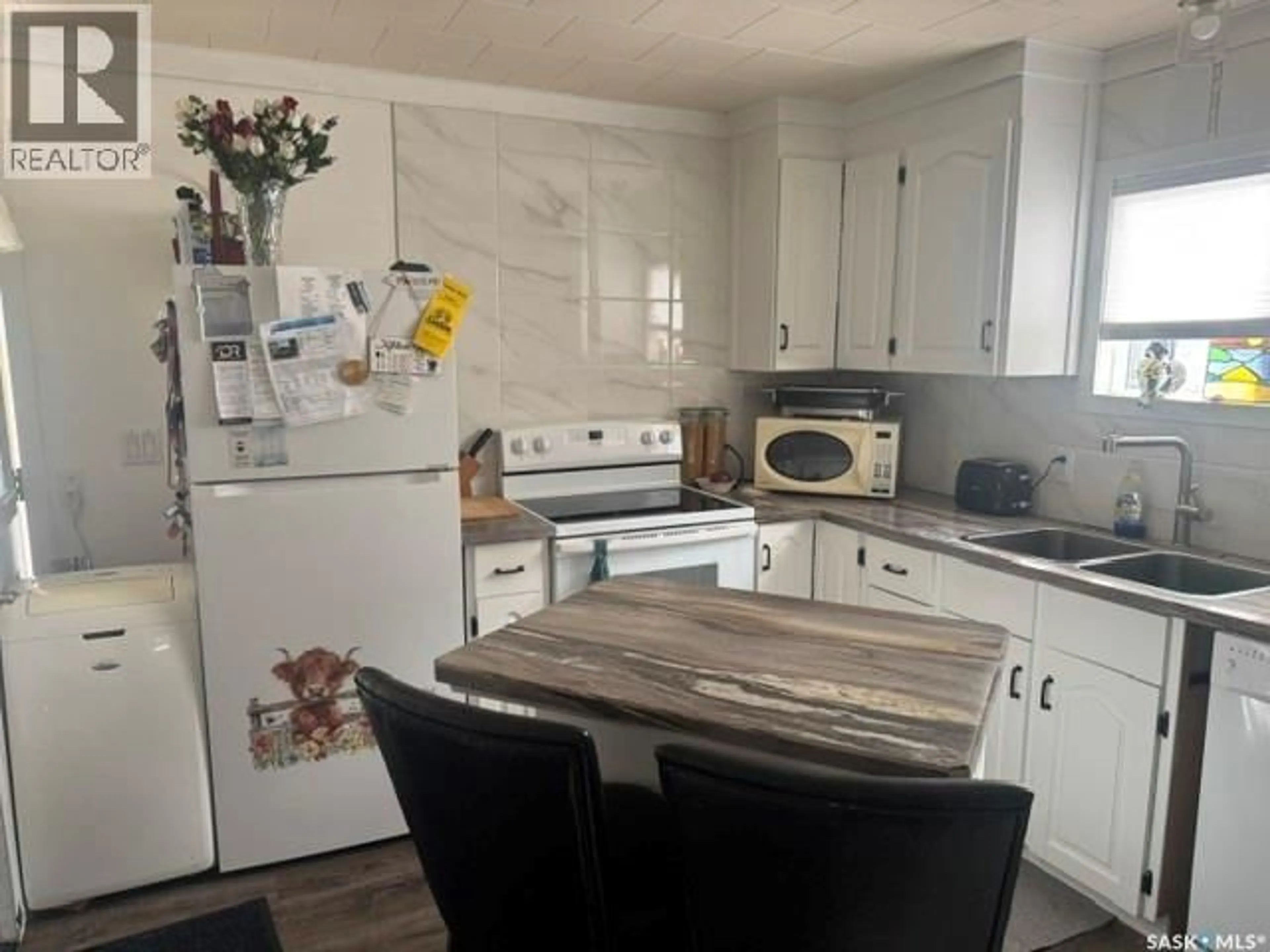 Standard kitchen, unknown for 332 MARINER AVENUE, Aquadeo Saskatchewan S0M0L0