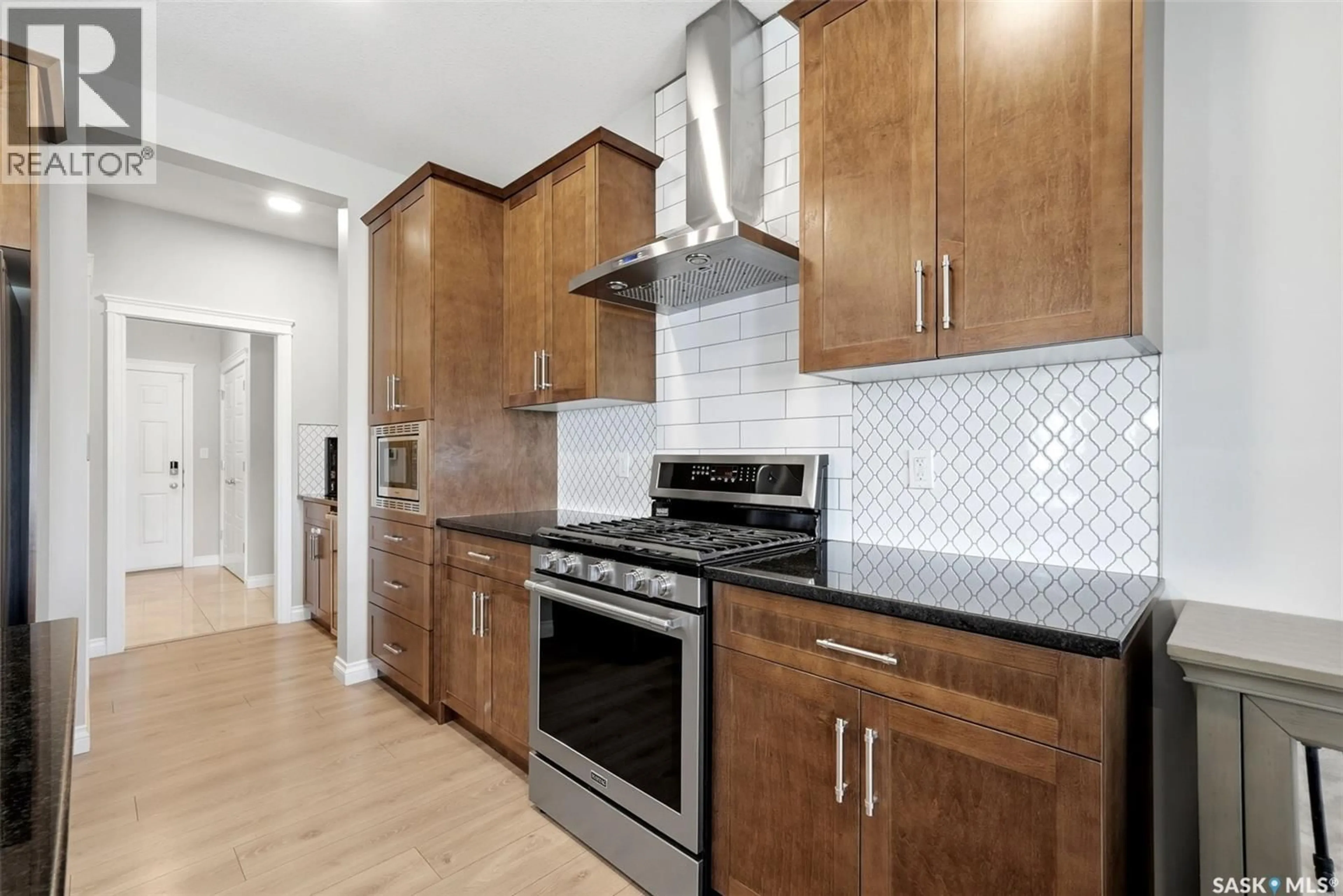 Standard kitchen, unknown for 5148 GREEN CRESCENT, Regina Saskatchewan S4V3S9