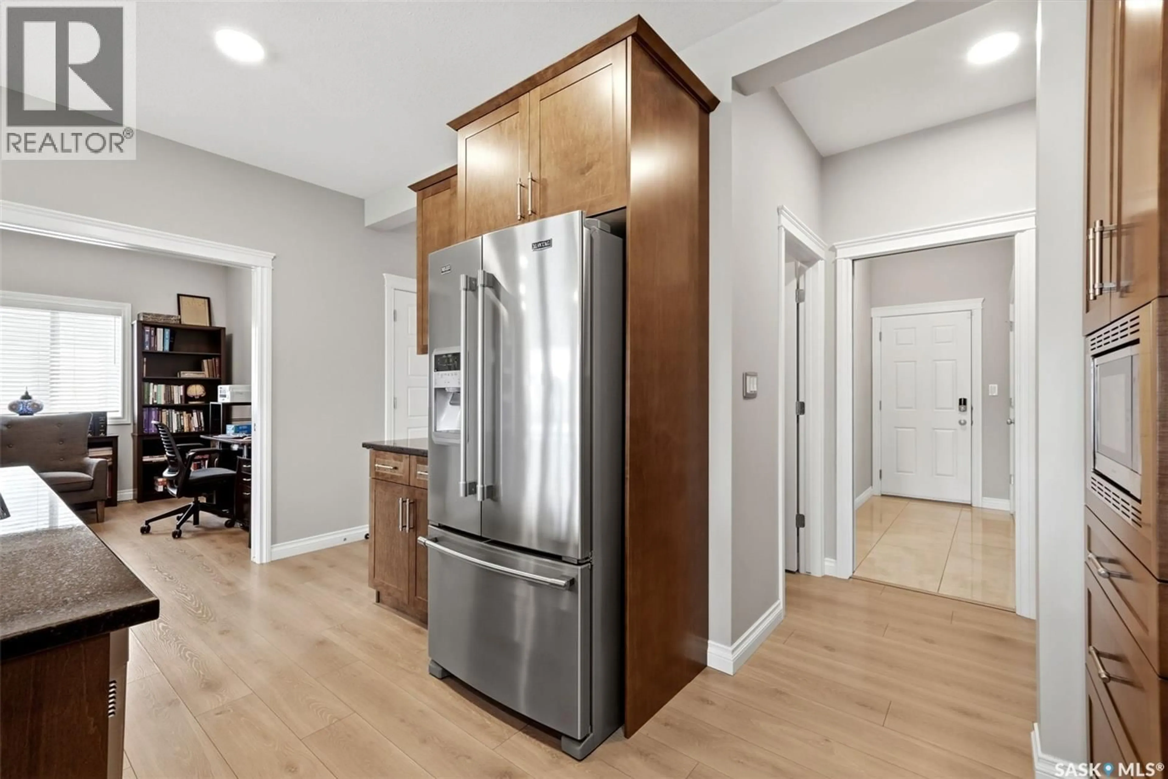 Contemporary kitchen, wood/laminate floor for 5148 GREEN CRESCENT, Regina Saskatchewan S4V3S9