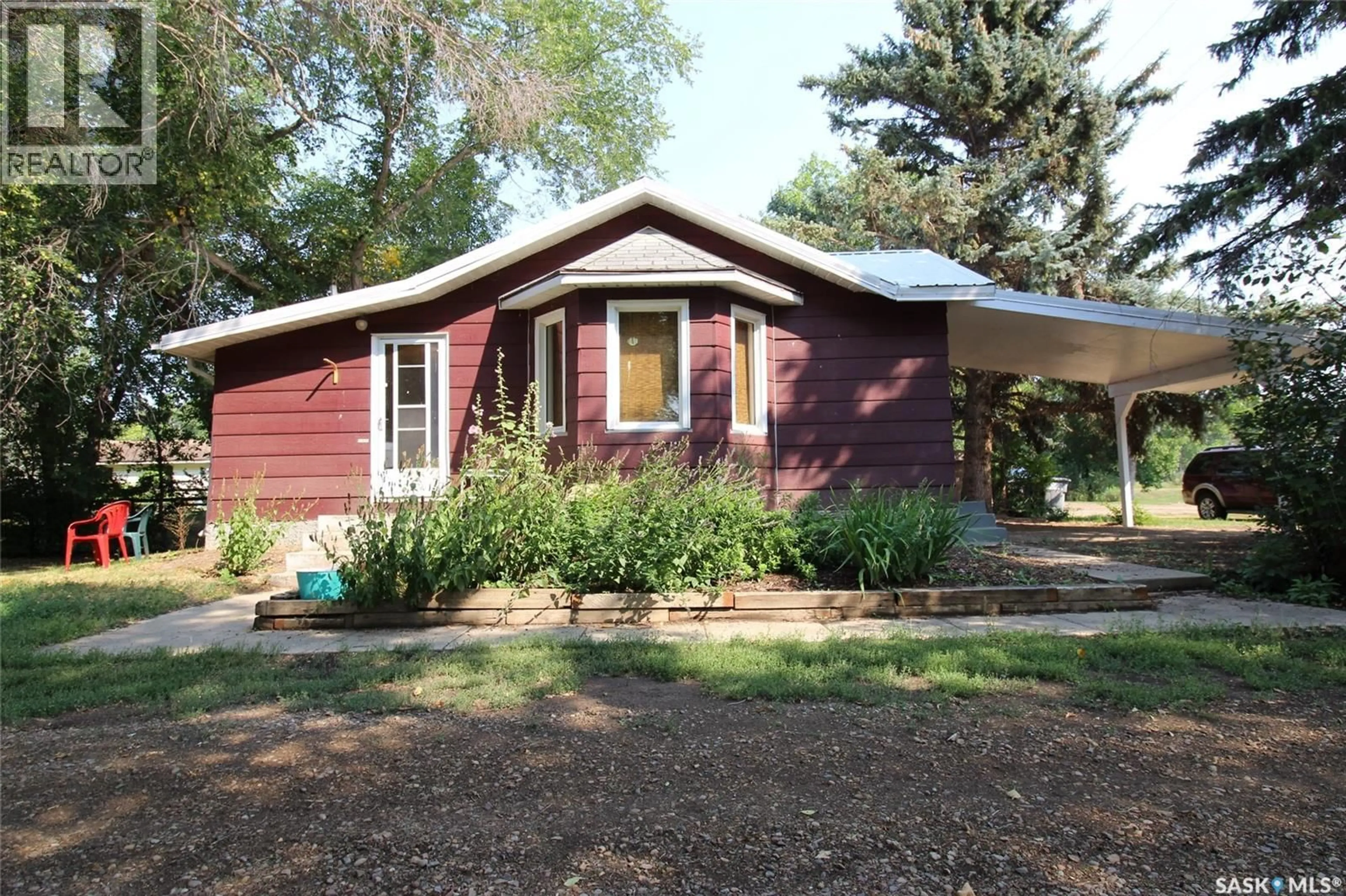 Home with vinyl exterior material, street for 216 SPRUCE AVENUE, Eastend Saskatchewan S0N0T0
