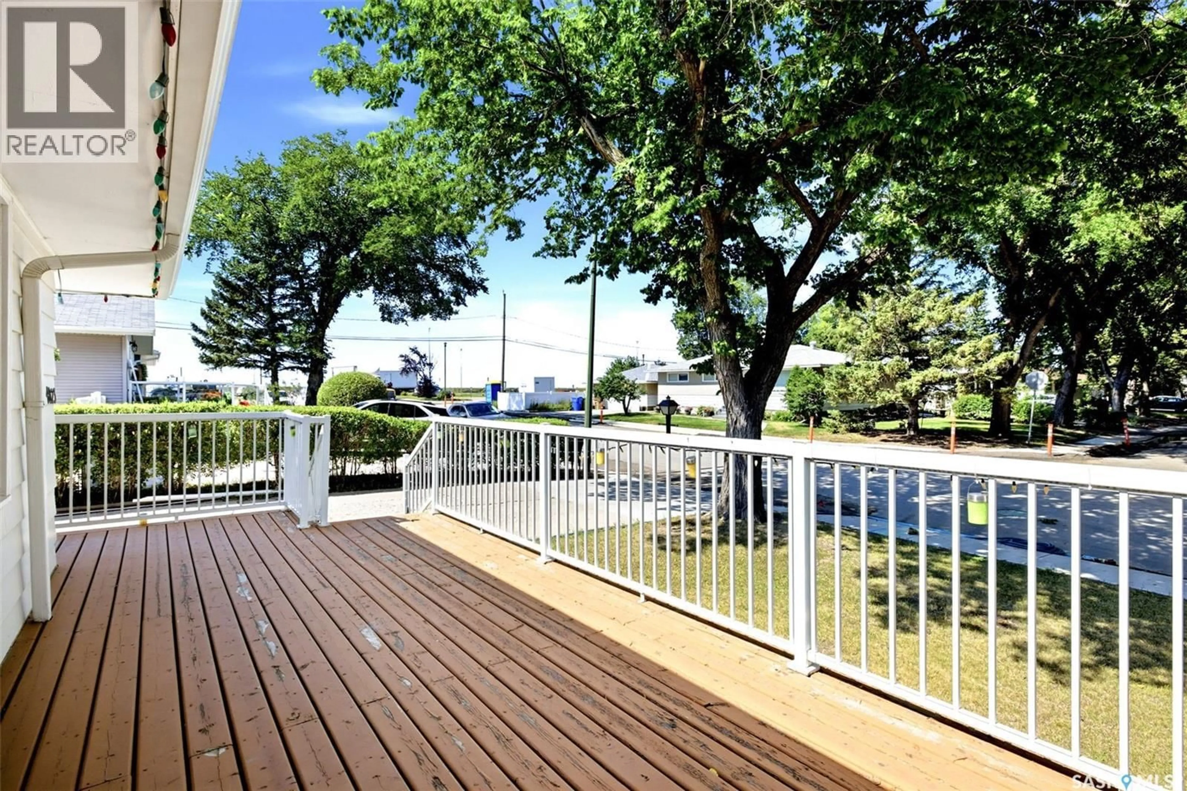 Patio, water/lake/river/ocean view for 4023 MCPHAIL AVENUE, Regina Saskatchewan S4S1G1