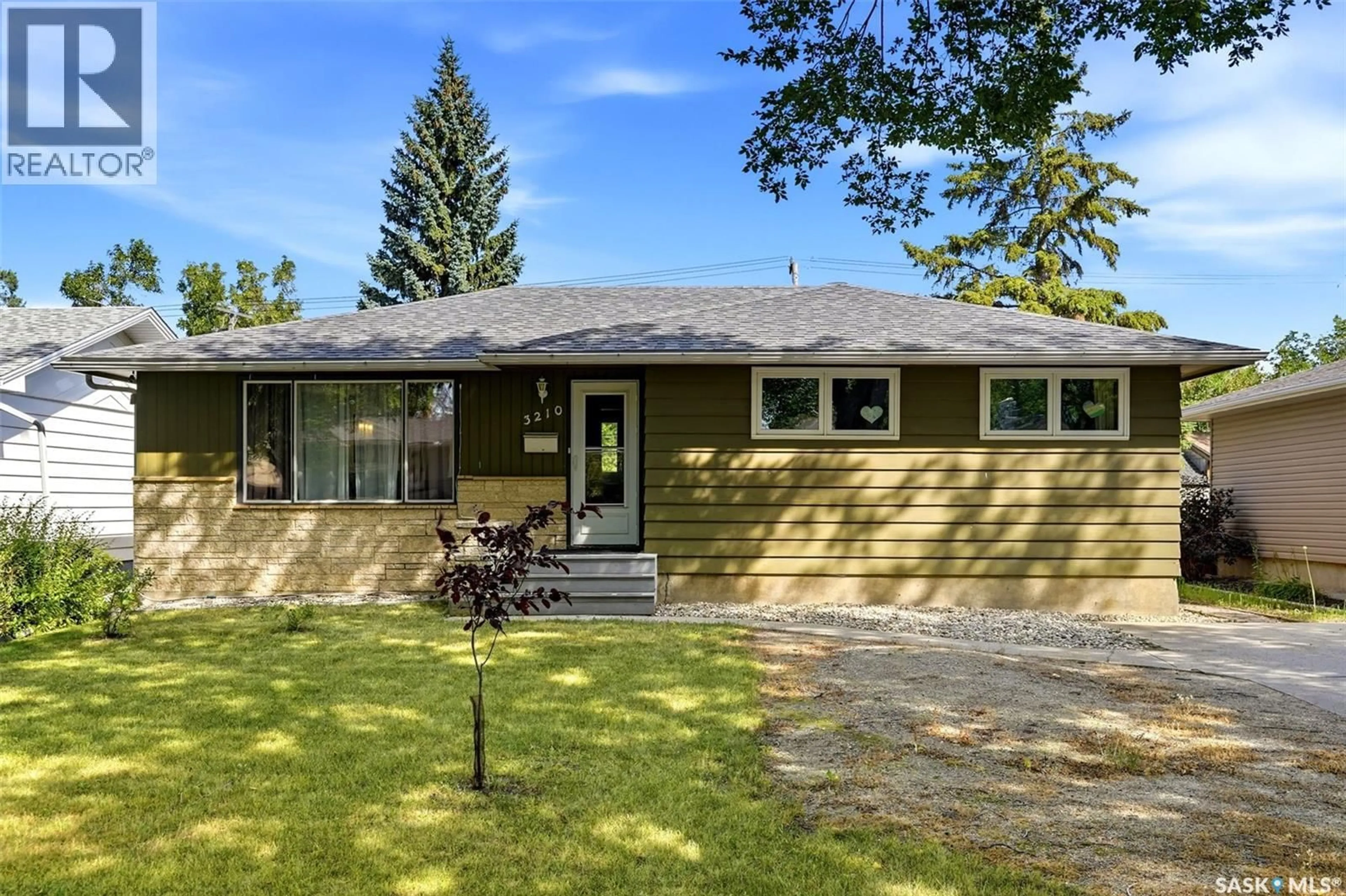 Home with vinyl exterior material, street for 3210 PARLIAMENT AVENUE, Regina Saskatchewan S4S2L8