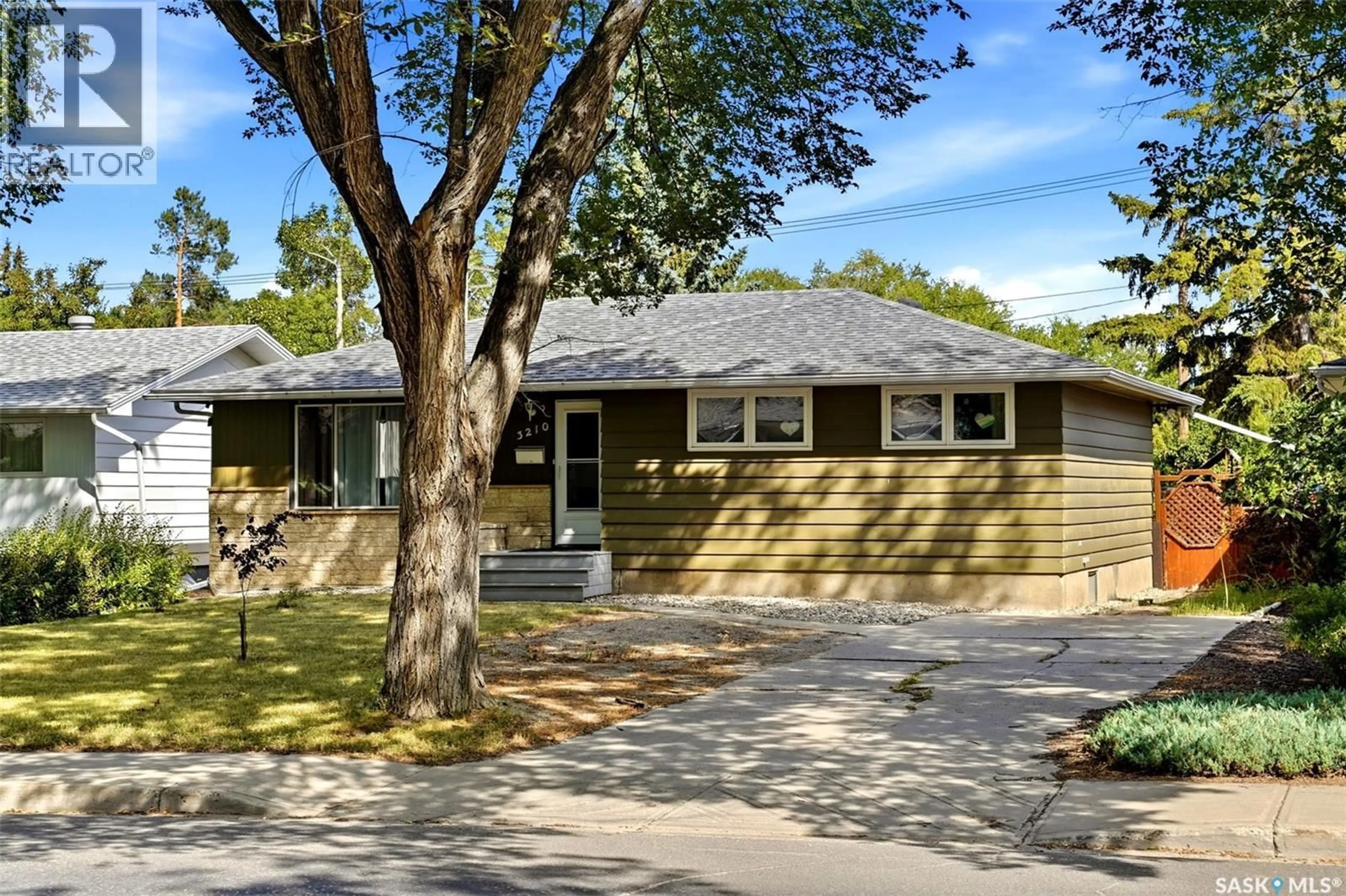 Home with vinyl exterior material, street for 3210 PARLIAMENT AVENUE, Regina Saskatchewan S4S2L8