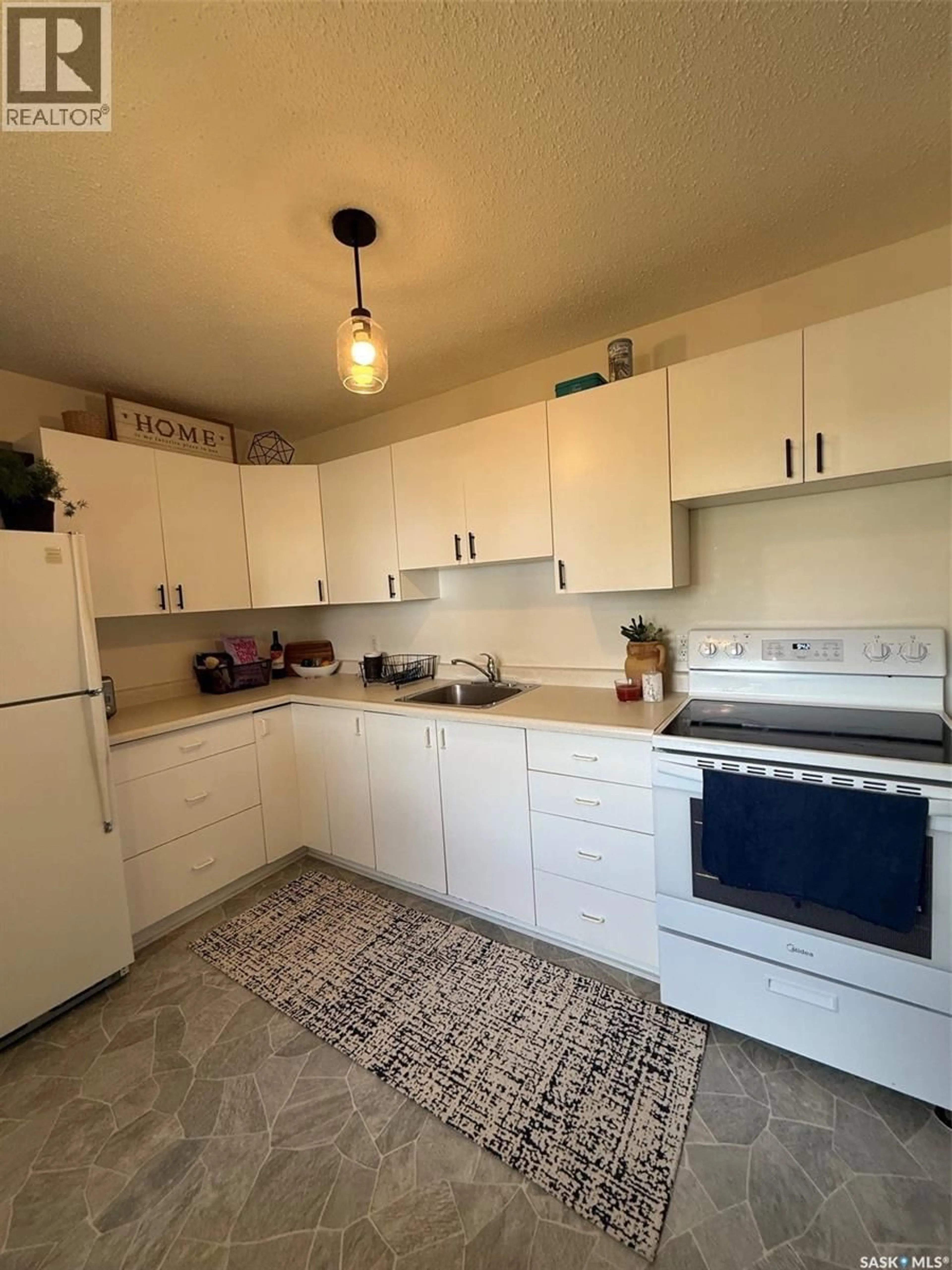 Standard kitchen, unknown for 504 4TH STREET, Wilkie Saskatchewan S0K4W0