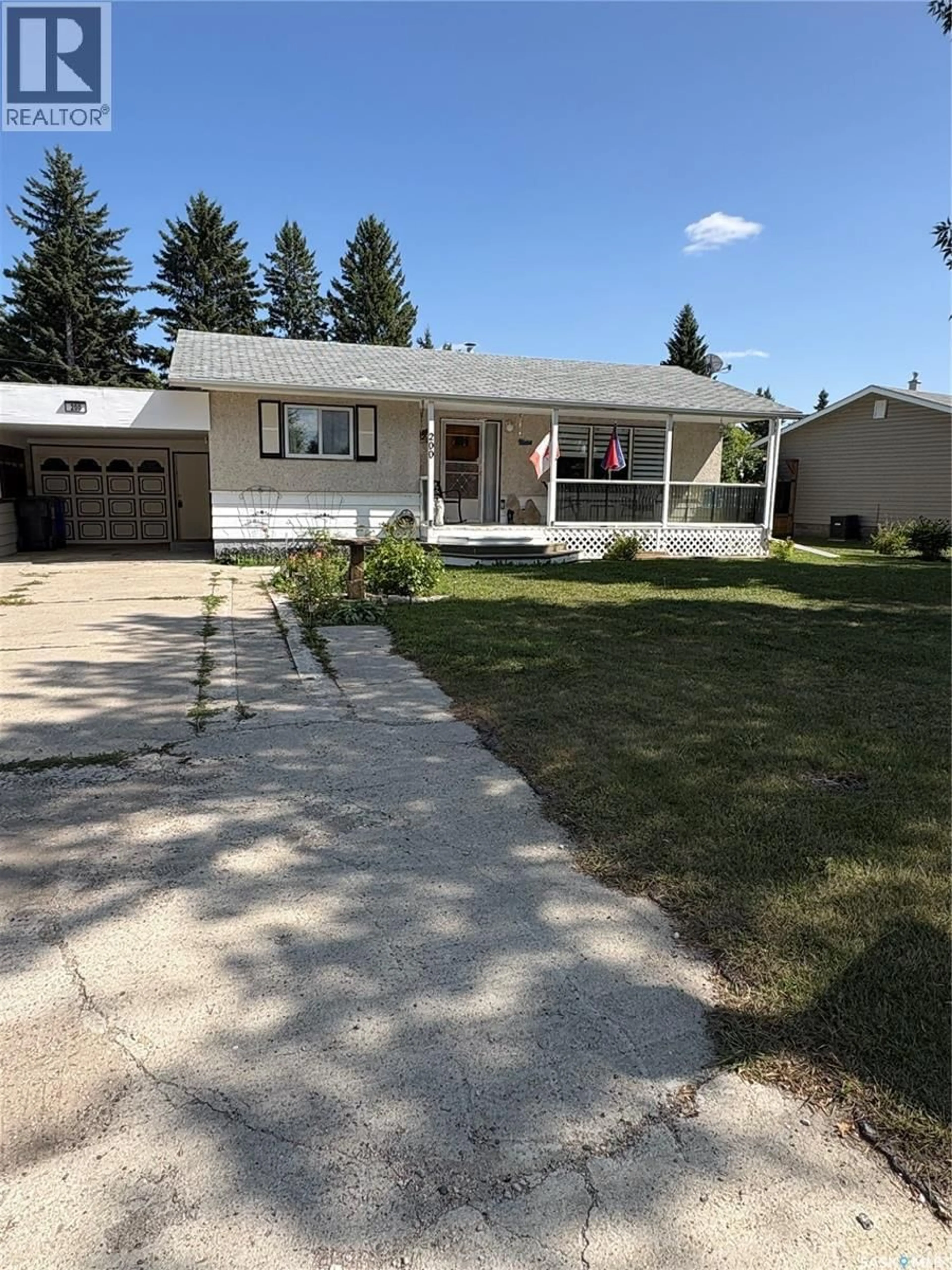 Home with vinyl exterior material, street for 200 3RD STREET, Ituna Saskatchewan S0A1N0