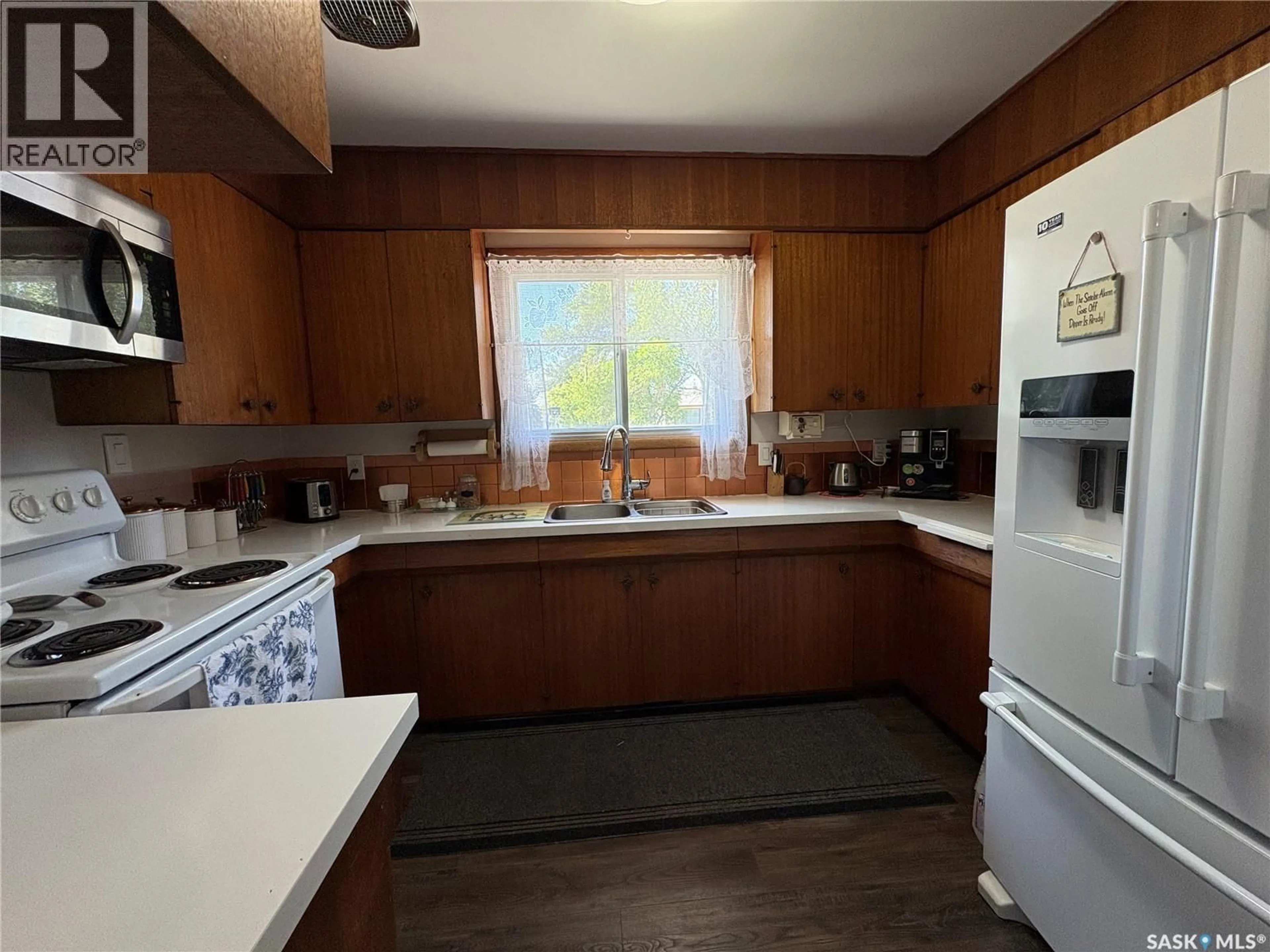 Standard kitchen, unknown for 200 3RD STREET, Ituna Saskatchewan S0A1N0