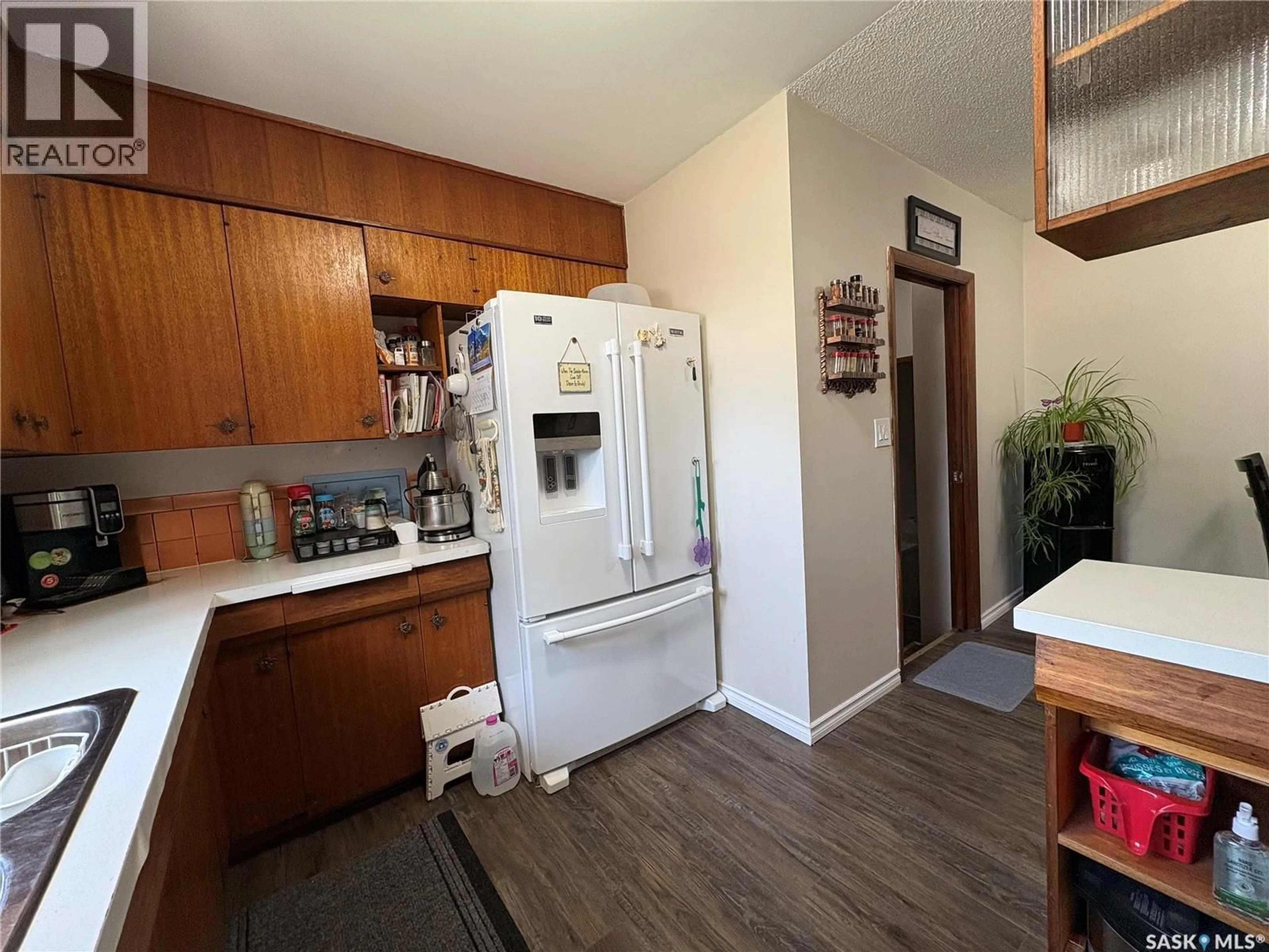Standard kitchen, unknown for 200 3RD STREET, Ituna Saskatchewan S0A1N0