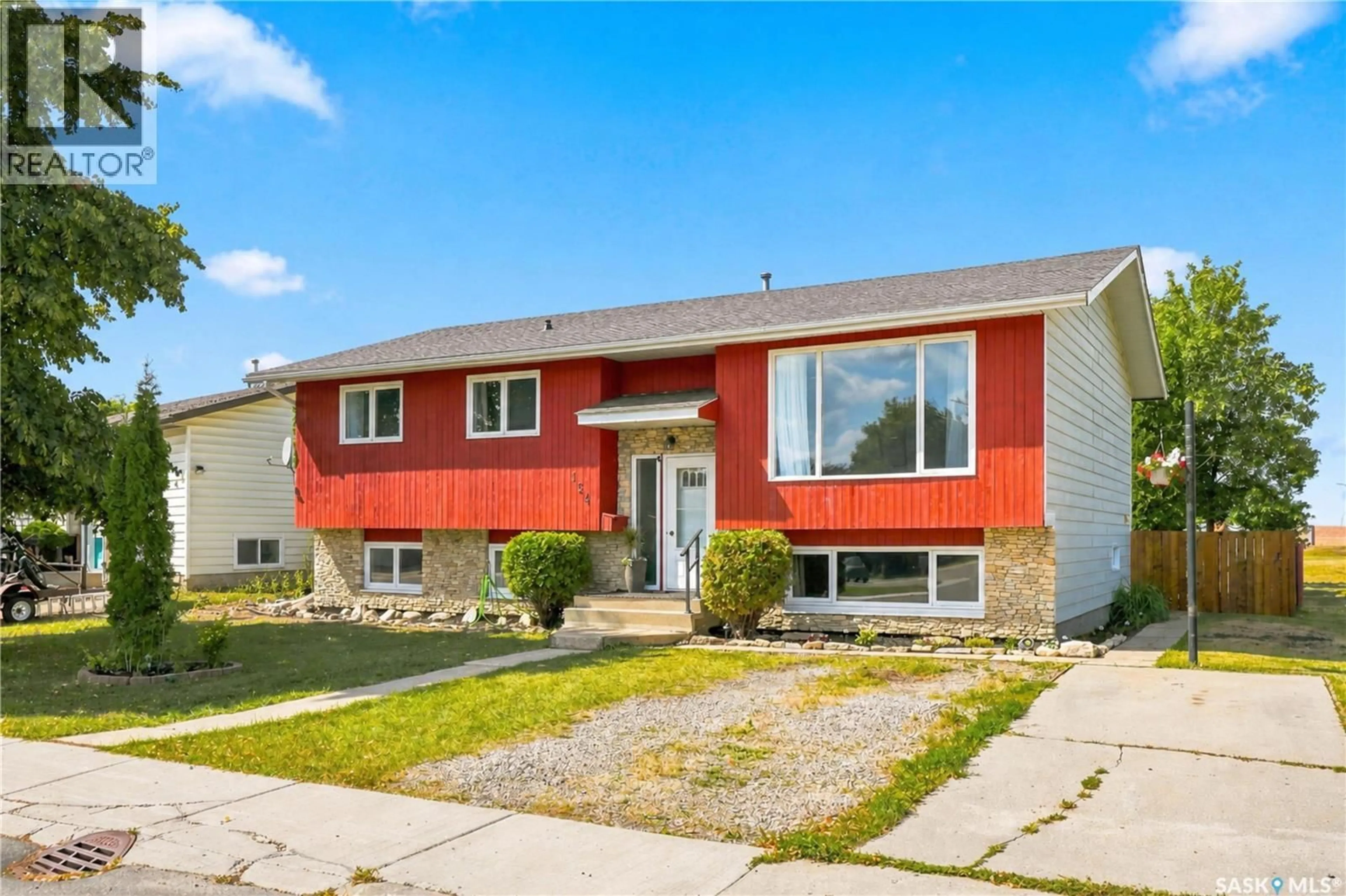 Home with vinyl exterior material, street for 154 DELAYEN CRESCENT, Saskatoon Saskatchewan S7N2V6