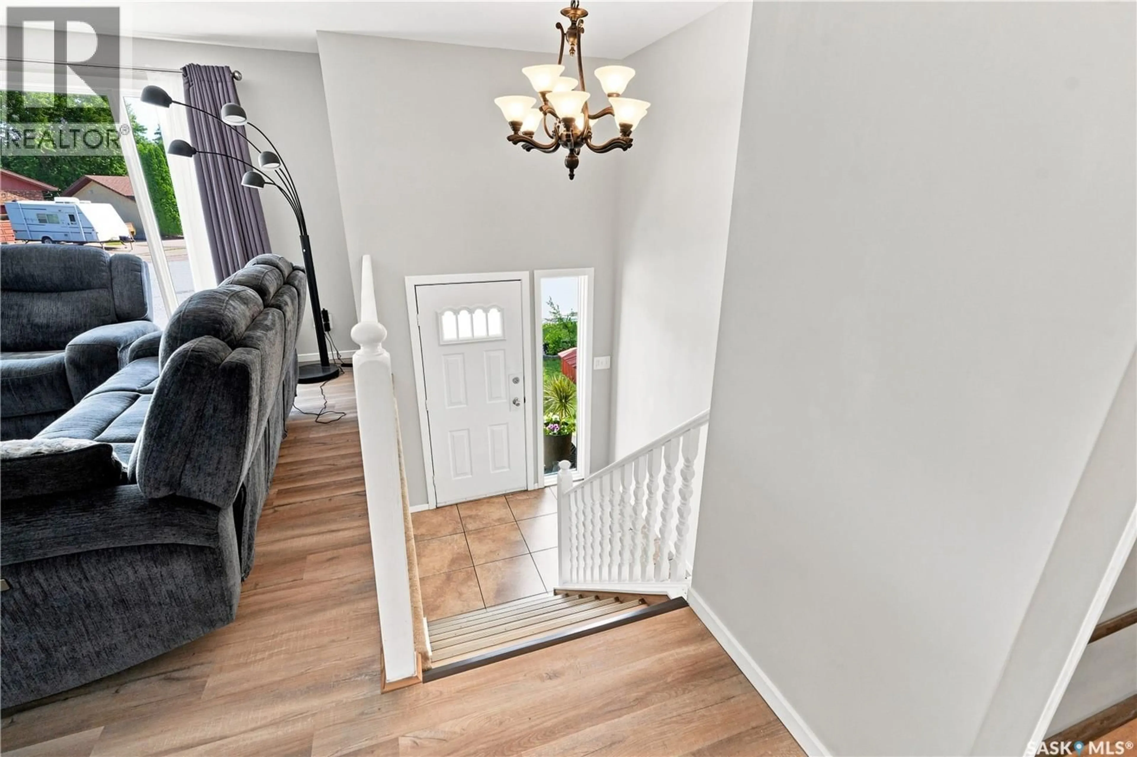 Indoor entryway for 154 DELAYEN CRESCENT, Saskatoon Saskatchewan S7N2V6