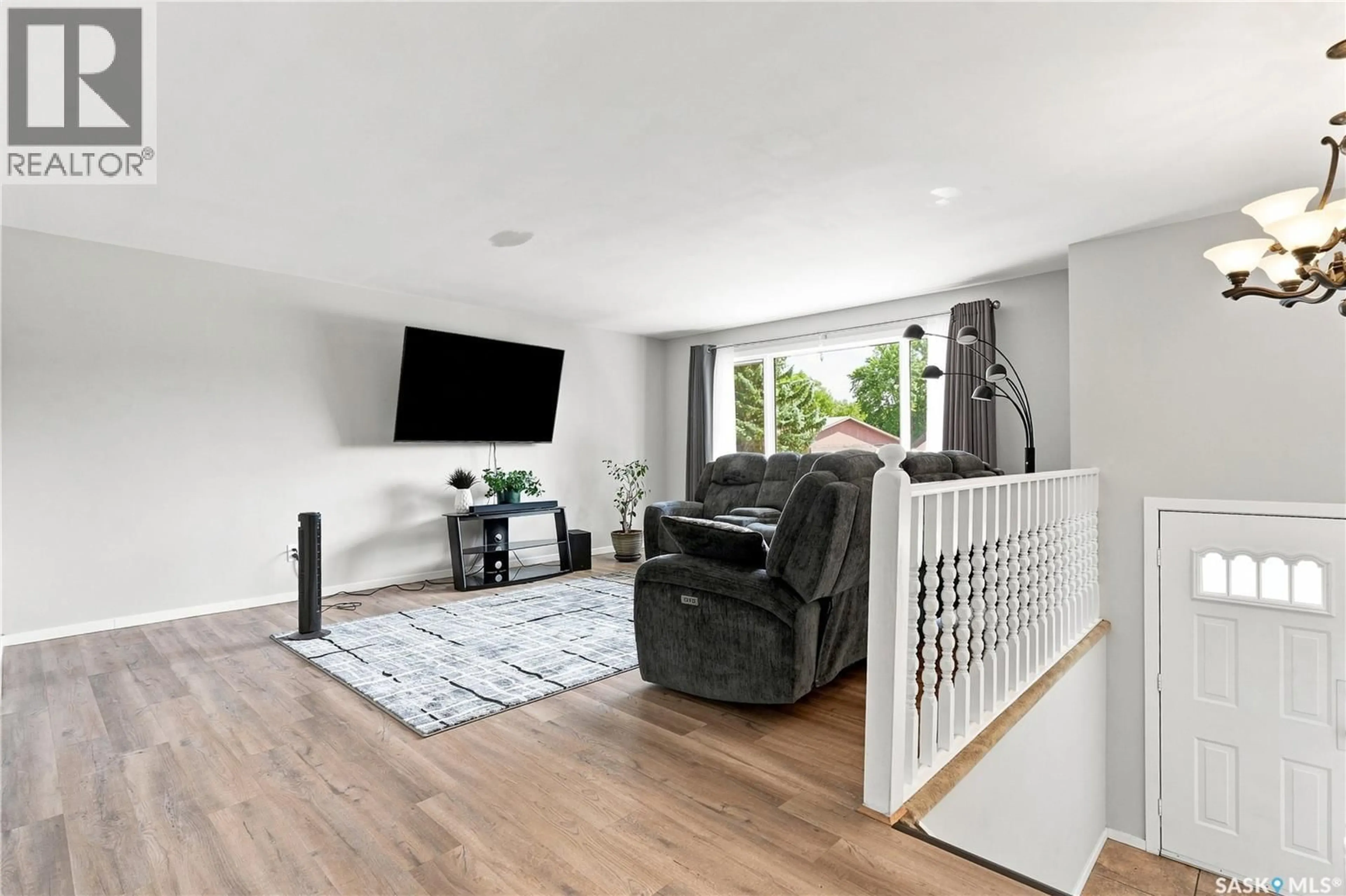Living room with furniture, unknown for 154 DELAYEN CRESCENT, Saskatoon Saskatchewan S7N2V6
