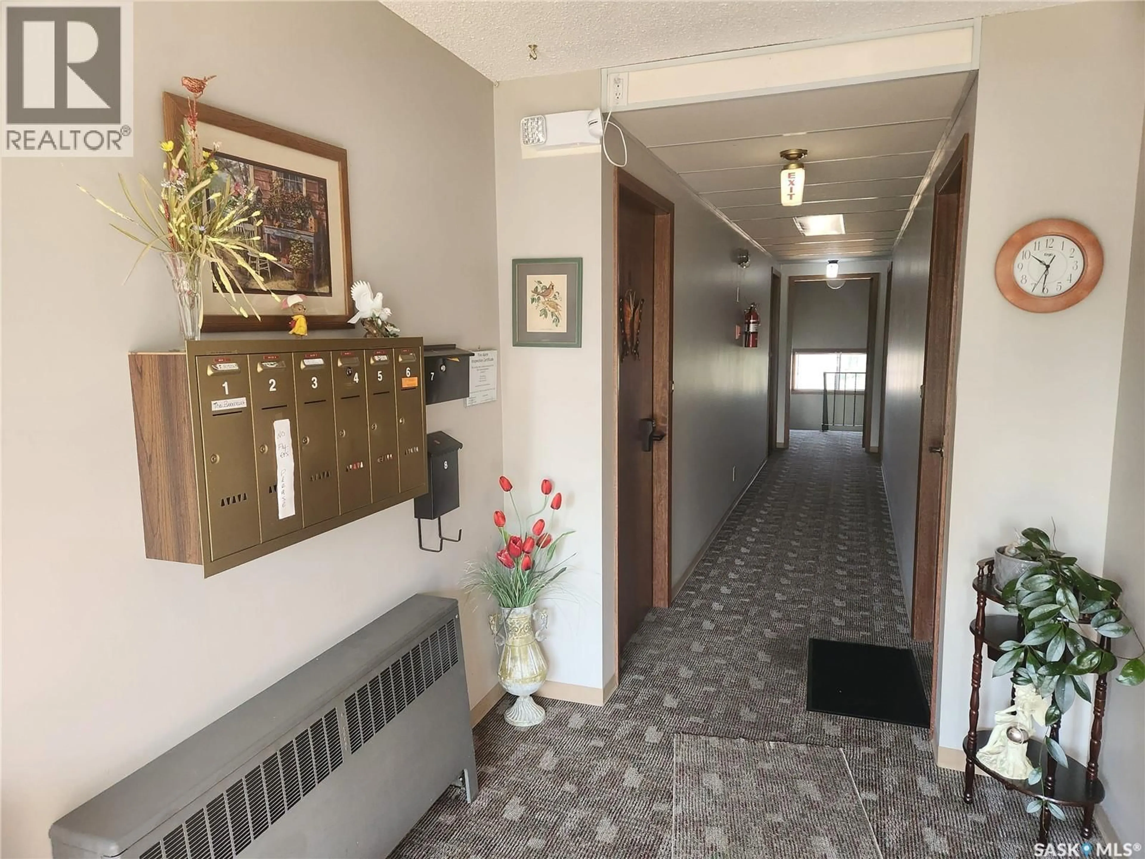 Indoor foyer for NE - 5 330 13TH AVENUE, Swift Current Saskatchewan S9H2V9