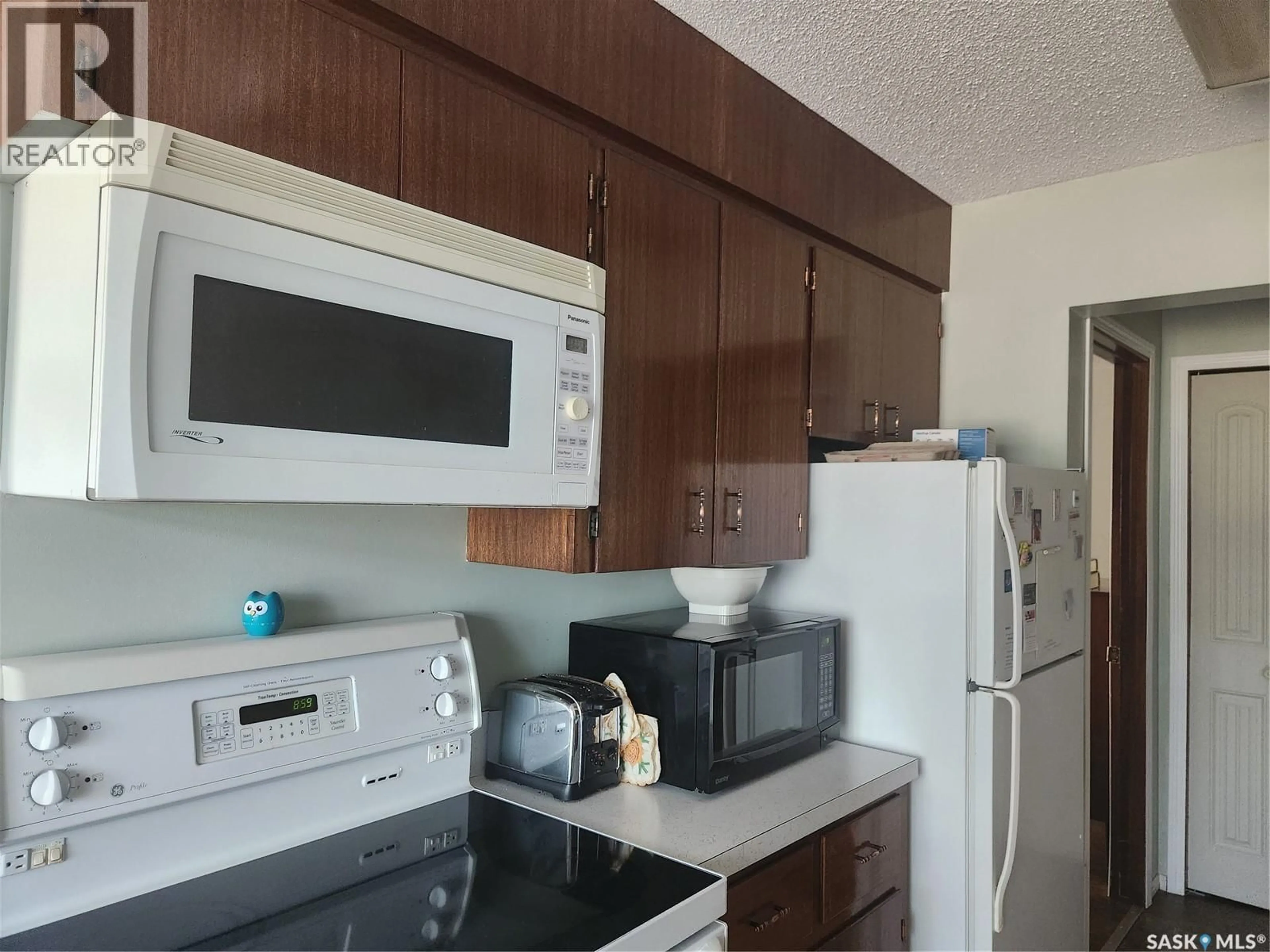 Standard kitchen, unknown for NE - 5 330 13TH AVENUE, Swift Current Saskatchewan S9H2V9