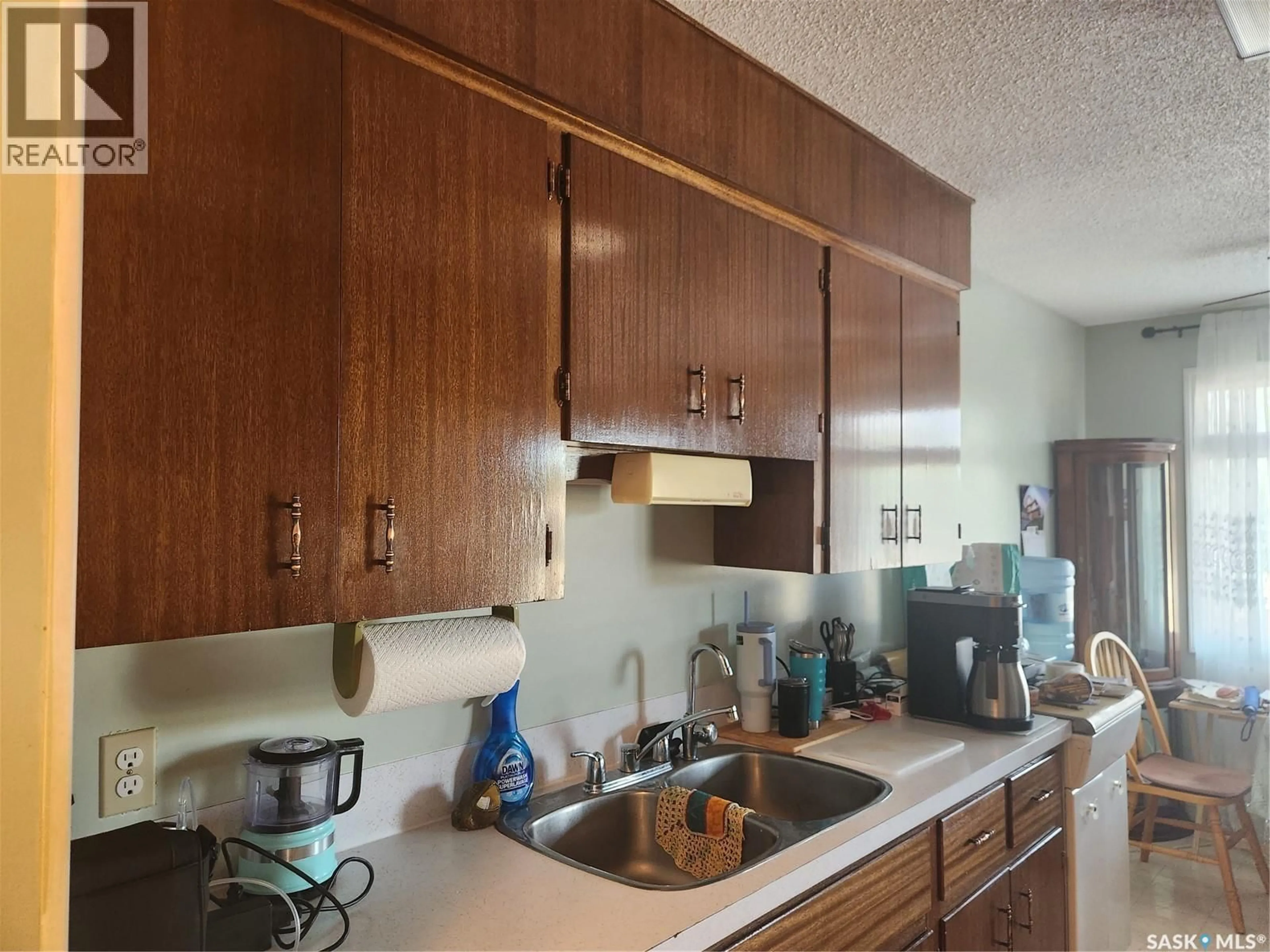 Standard kitchen, unknown for NE - 5 330 13TH AVENUE, Swift Current Saskatchewan S9H2V9