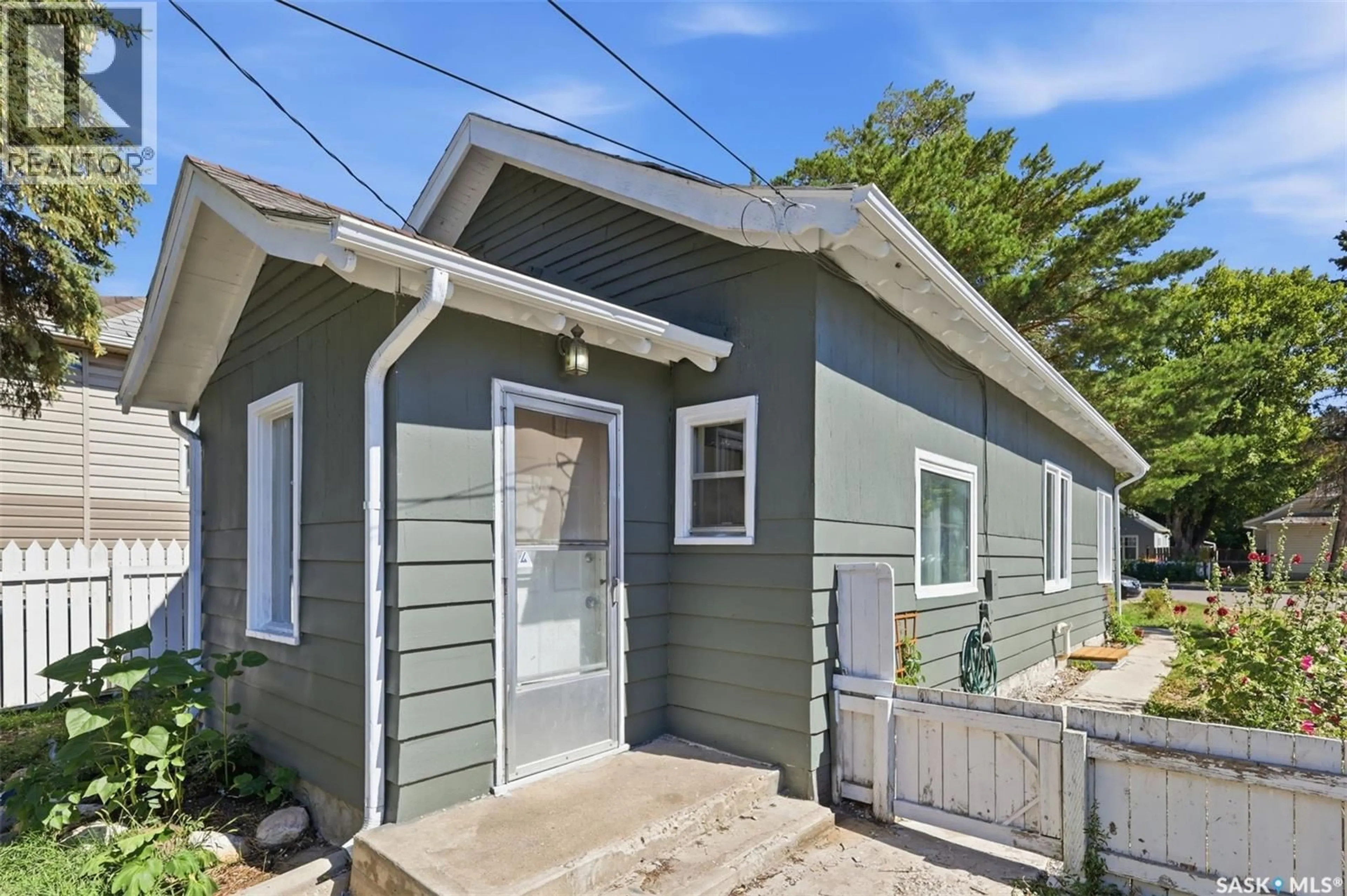 Home with vinyl exterior material, street for N - 325 M AVENUE, Saskatoon Saskatchewan S7L2S4