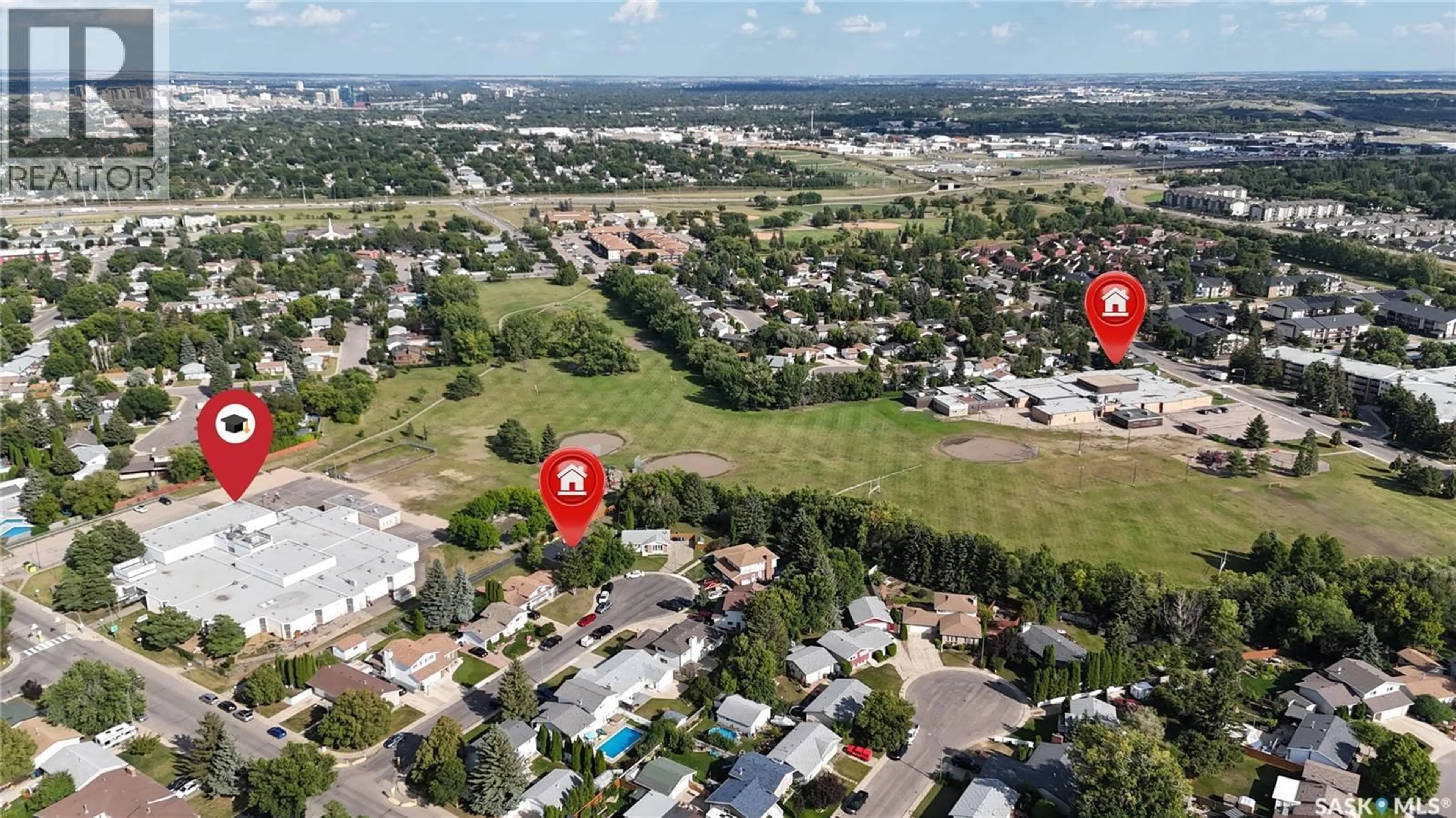 A pic from outside/outdoor area/front of a property/back of a property/a pic from drone, unknown for 19 BARR PLACE, Saskatoon Saskatchewan S7M4G1