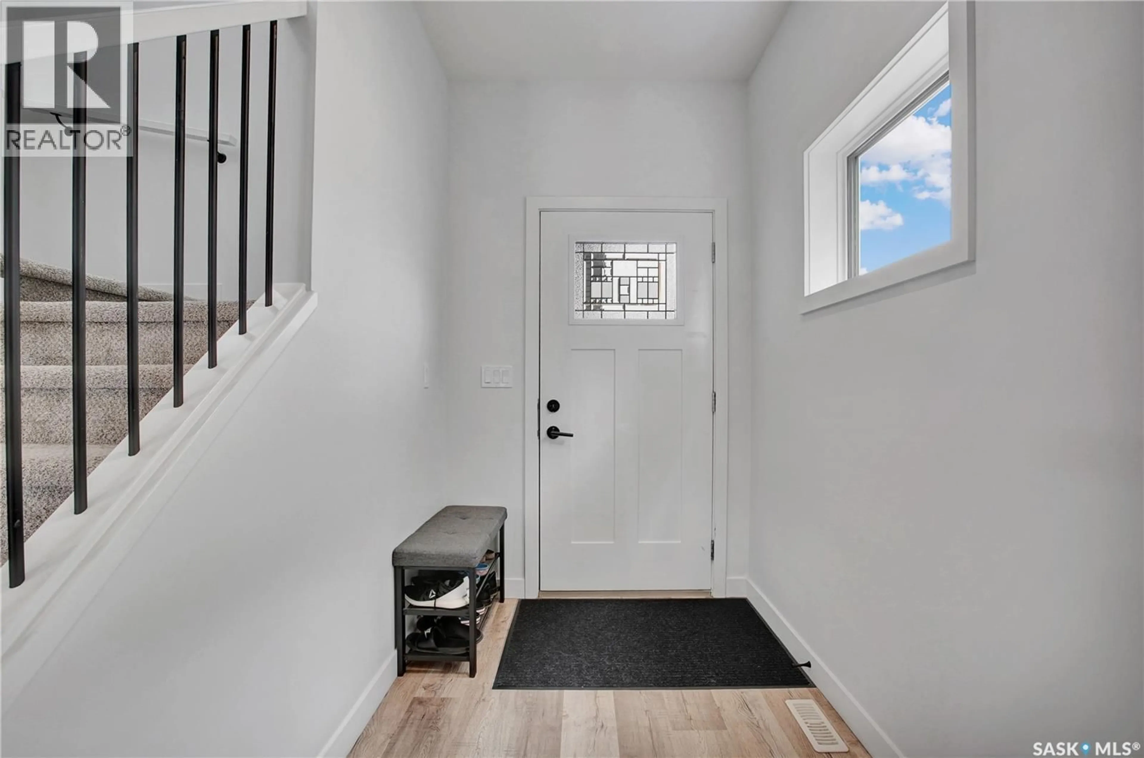 Indoor entryway for 1334 PARR HILL DRIVE, Martensville Saskatchewan S0K2T1