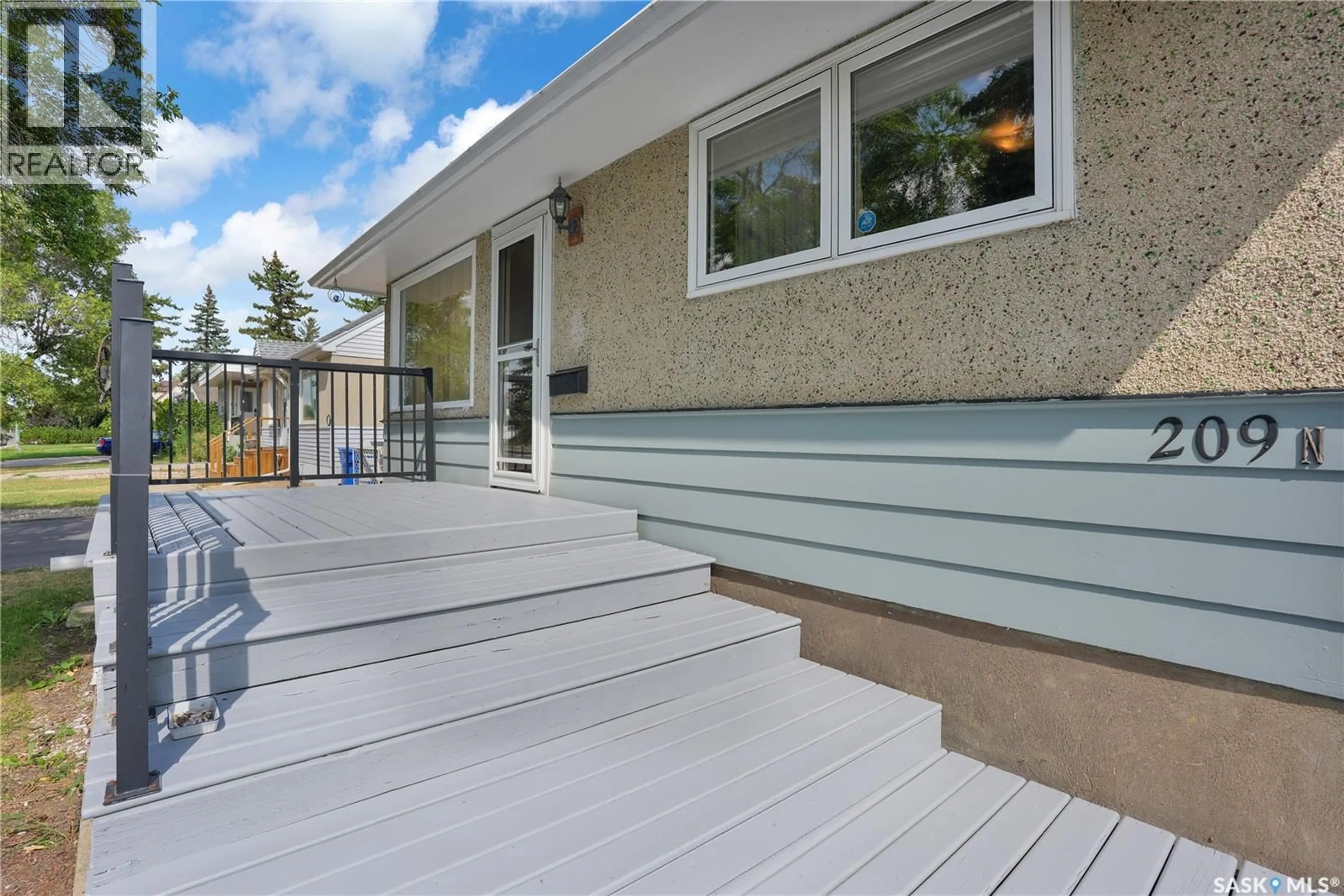 Patio, street for 209 BROAD STREET, Regina Saskatchewan S4R2X7