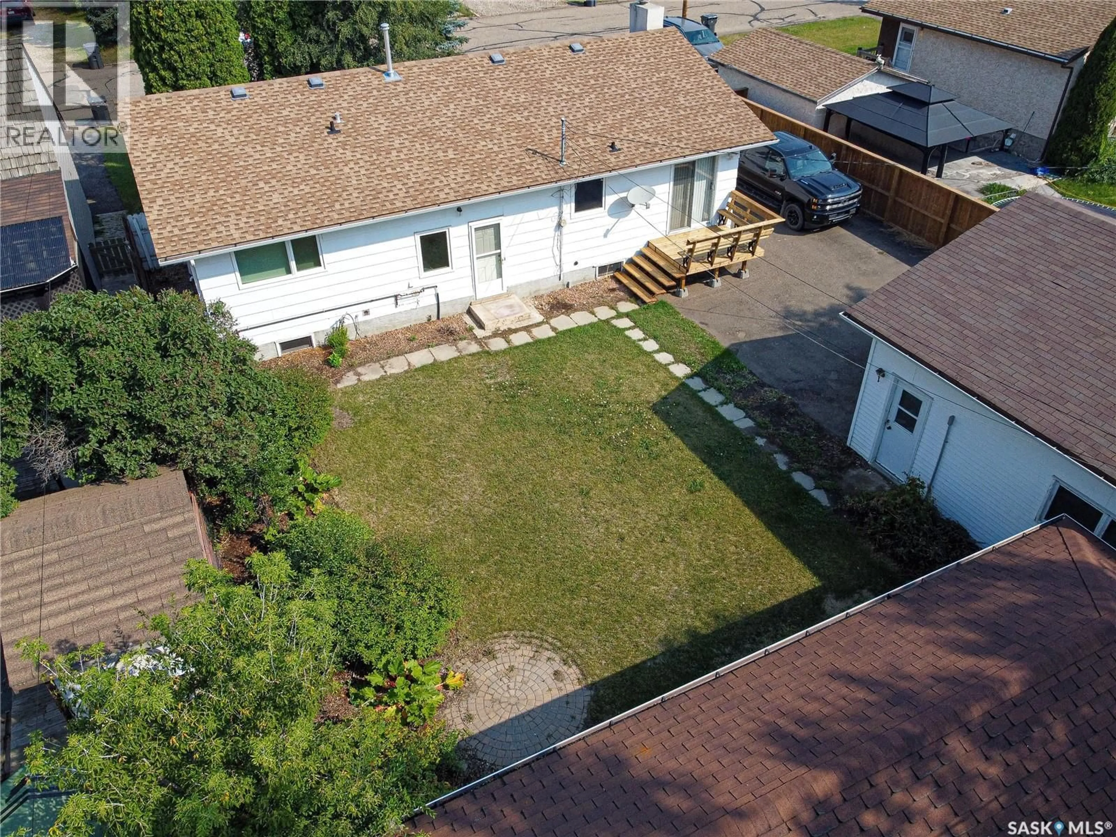 A pic from outside/outdoor area/front of a property/back of a property/a pic from drone, street for 141 19TH STREET, Battleford Saskatchewan S0M0E0