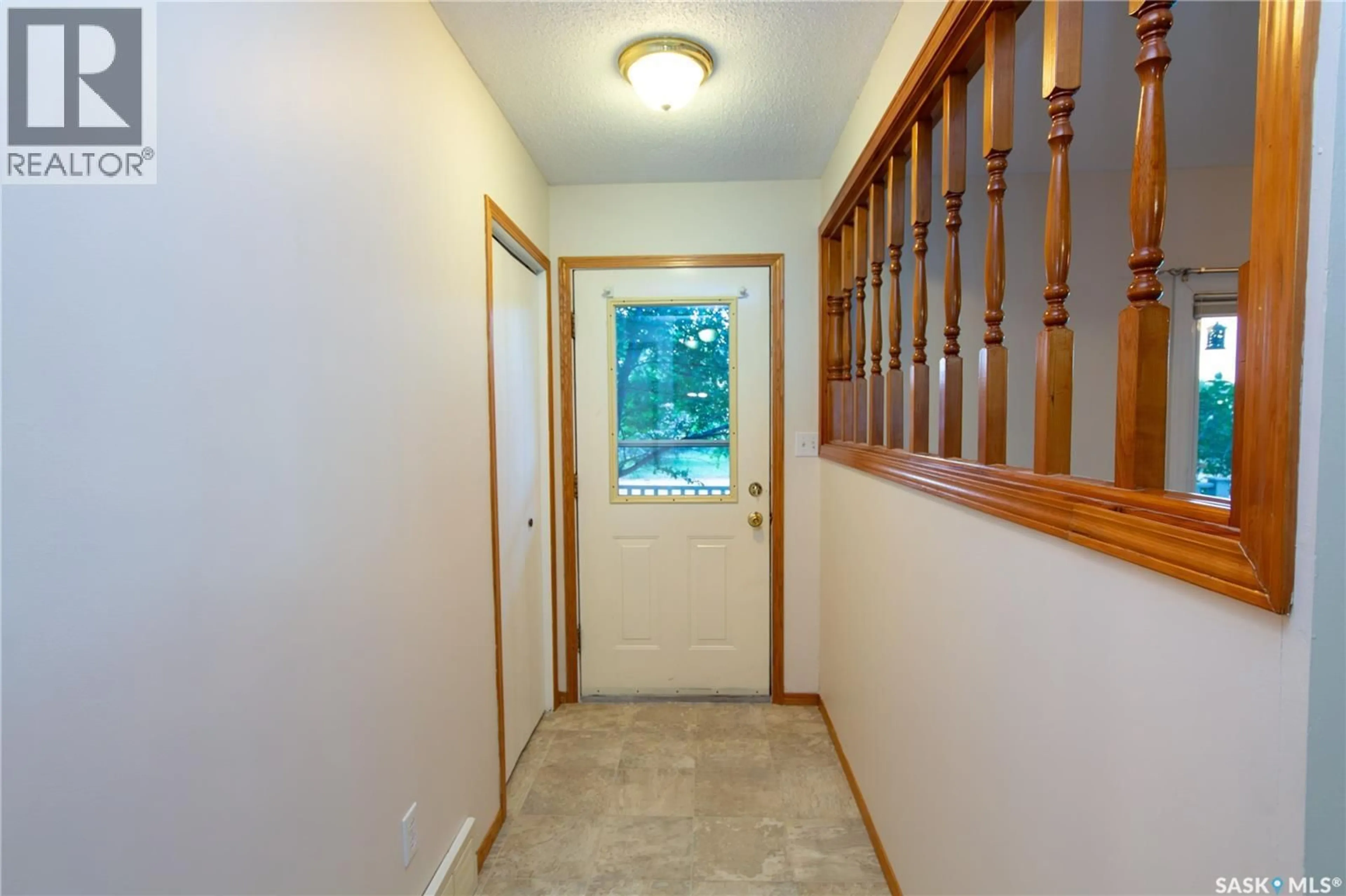 Indoor foyer for 141 19TH STREET, Battleford Saskatchewan S0M0E0