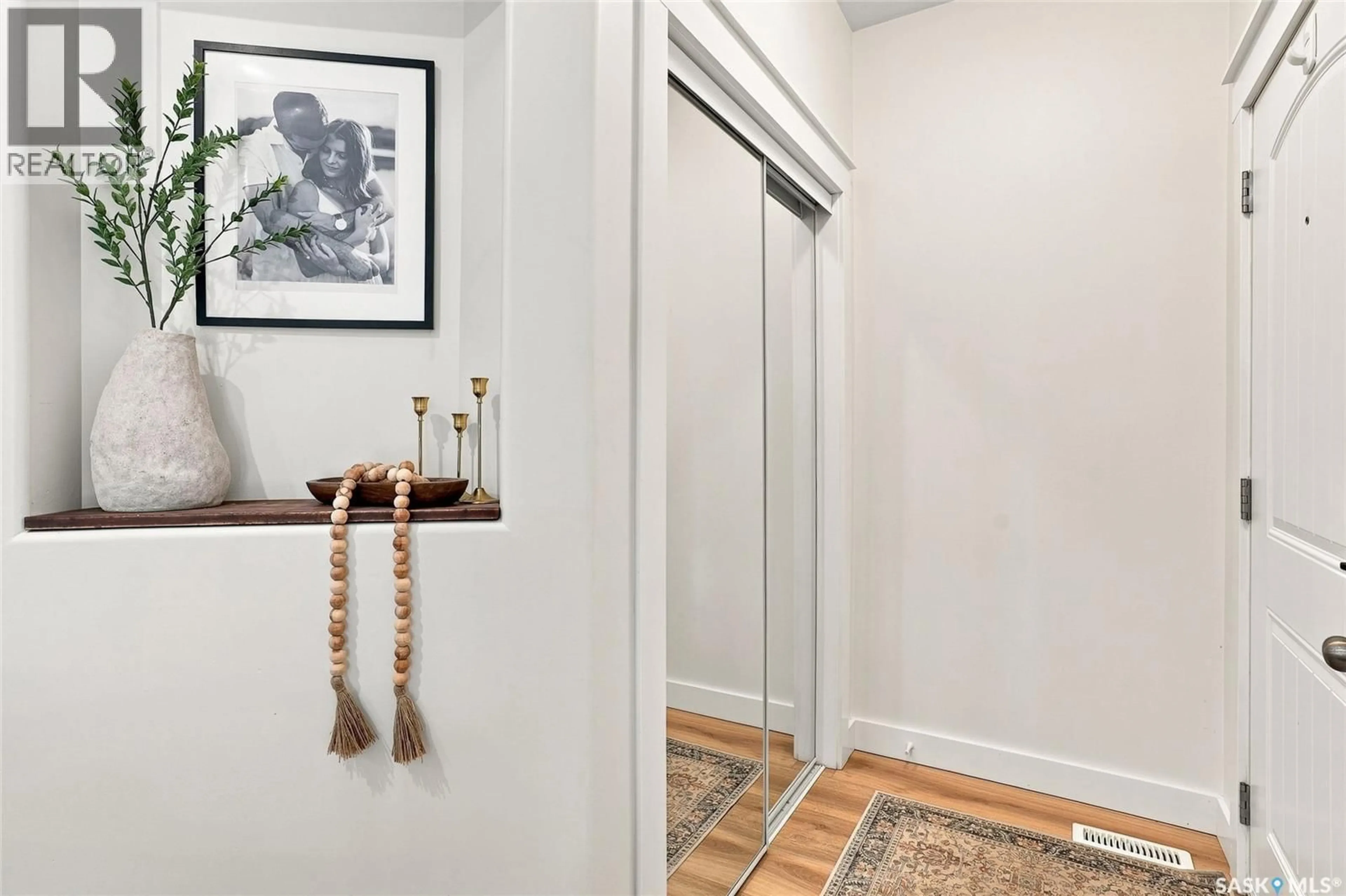 Indoor entryway for 1410 COY AVENUE, Saskatoon Saskatchewan S7M0H4