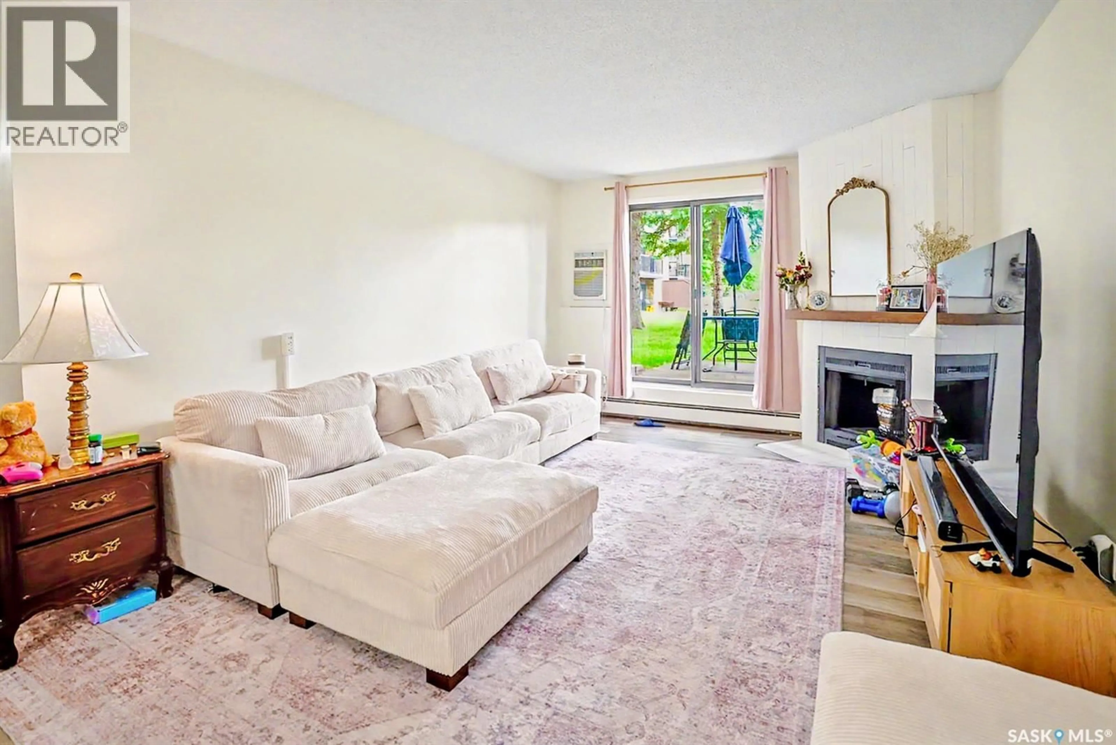 Living room with furniture, carpet floor for 802B - 108 KINGSMERE BOULEVARD, Saskatoon Saskatchewan S7J4B7