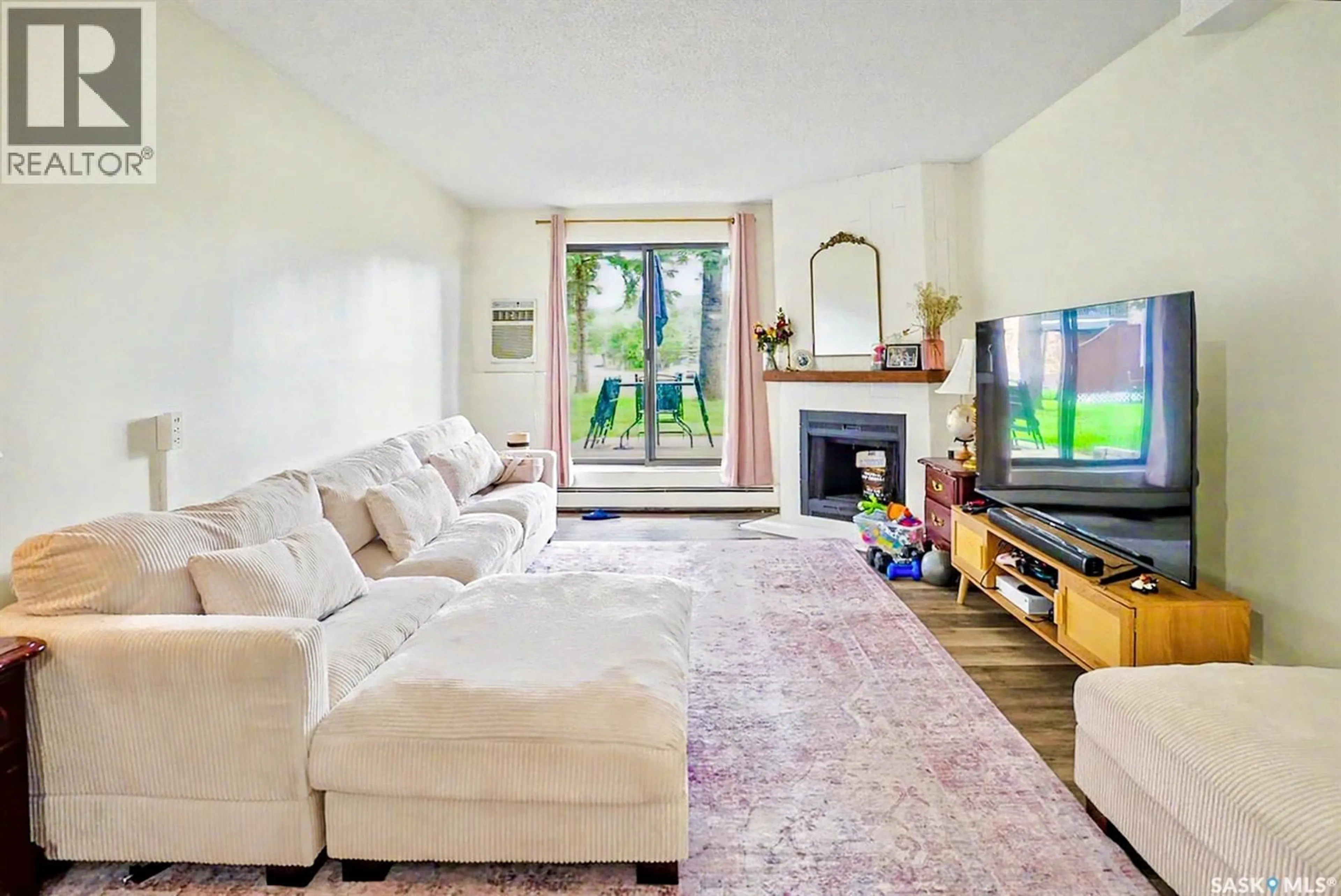 Living room with furniture, unknown for 802B - 108 KINGSMERE BOULEVARD, Saskatoon Saskatchewan S7J4B7