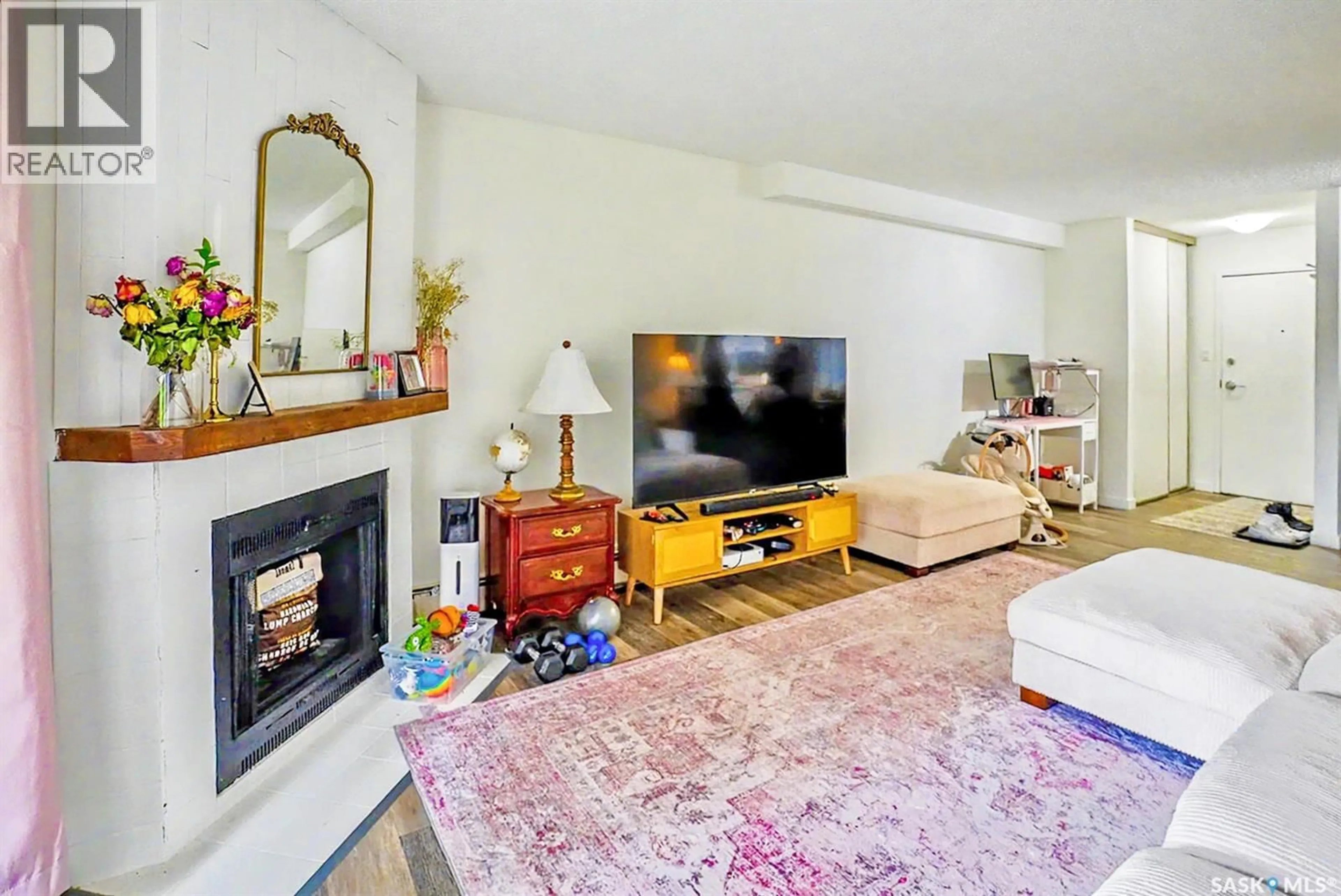 Living room with furniture, unknown for 802B - 108 KINGSMERE BOULEVARD, Saskatoon Saskatchewan S7J4B7