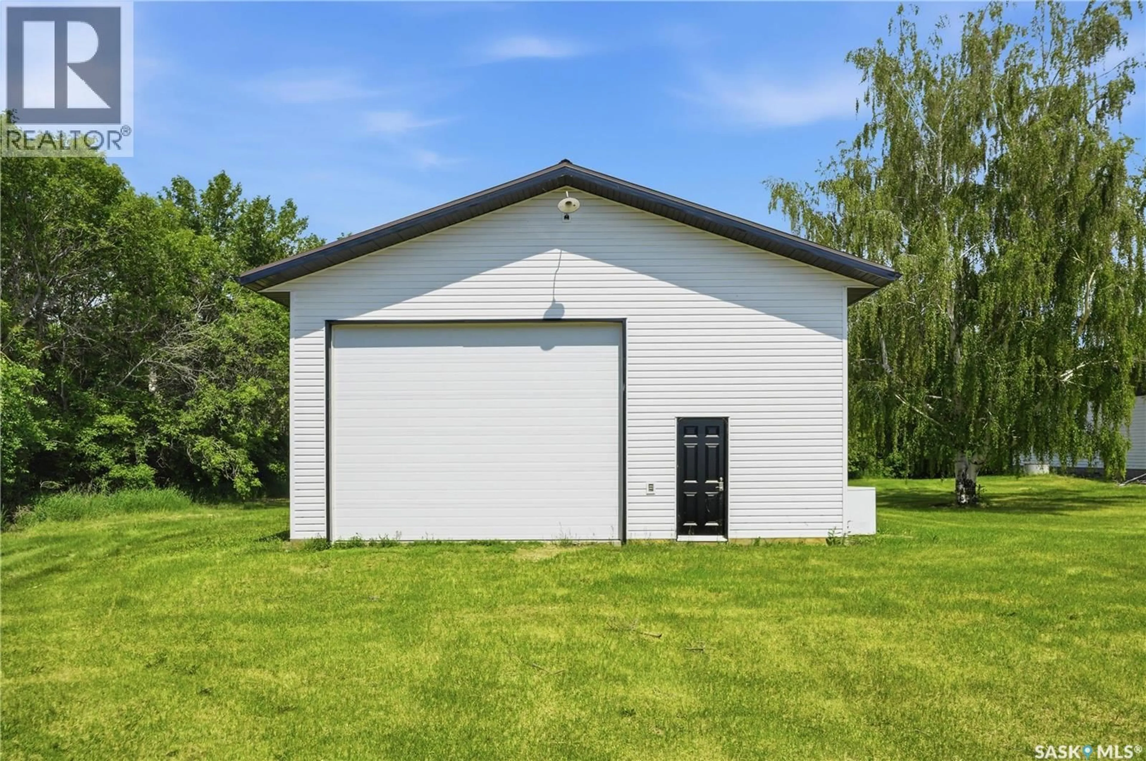 Indoor garage for DOMREMY ACREAGE, St. Louis RM No. 431 Saskatchewan S0K1G0