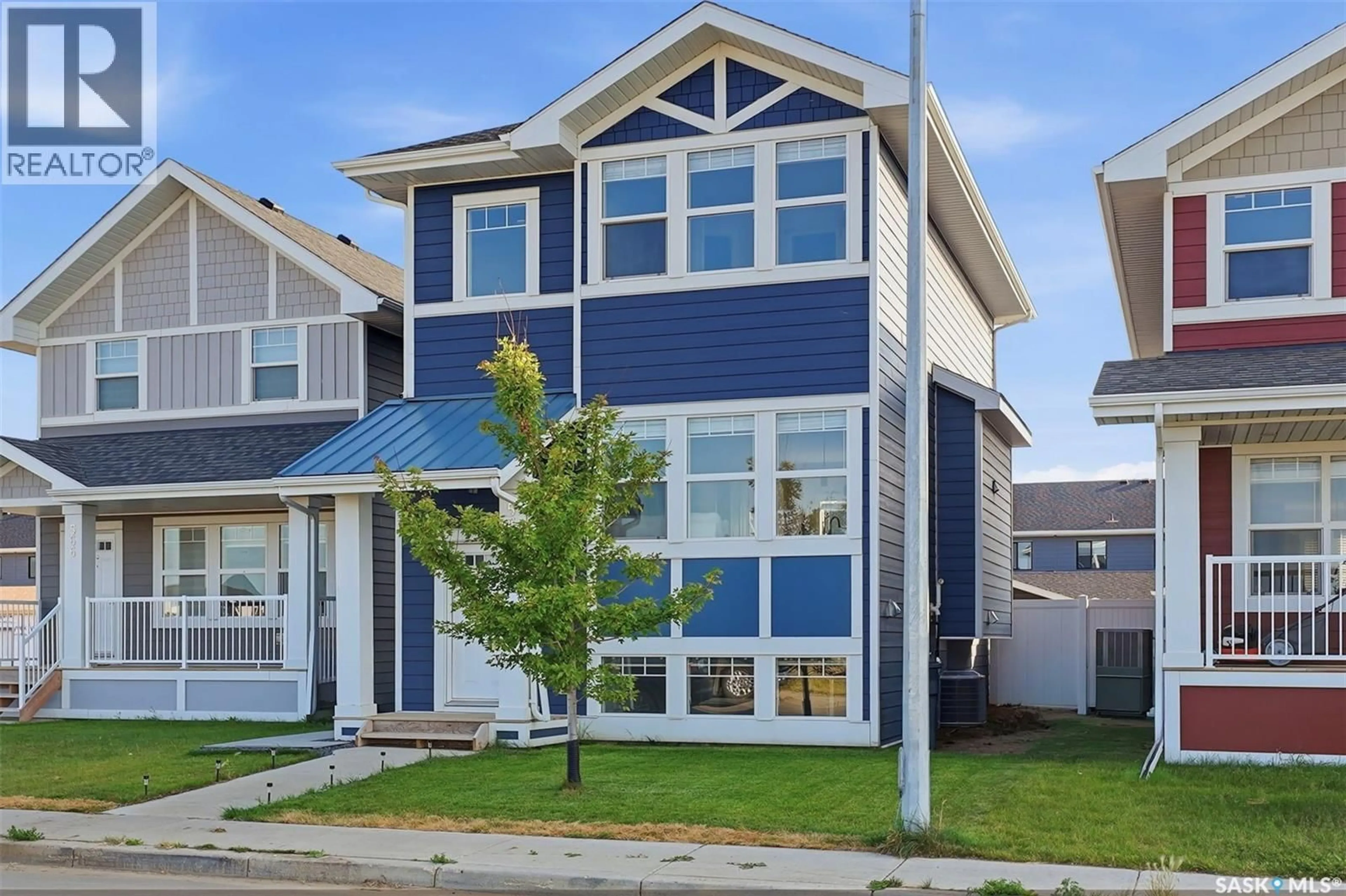 Home with vinyl exterior material, street for 562 STILLING WAY, Saskatoon Saskatchewan S7V0W5
