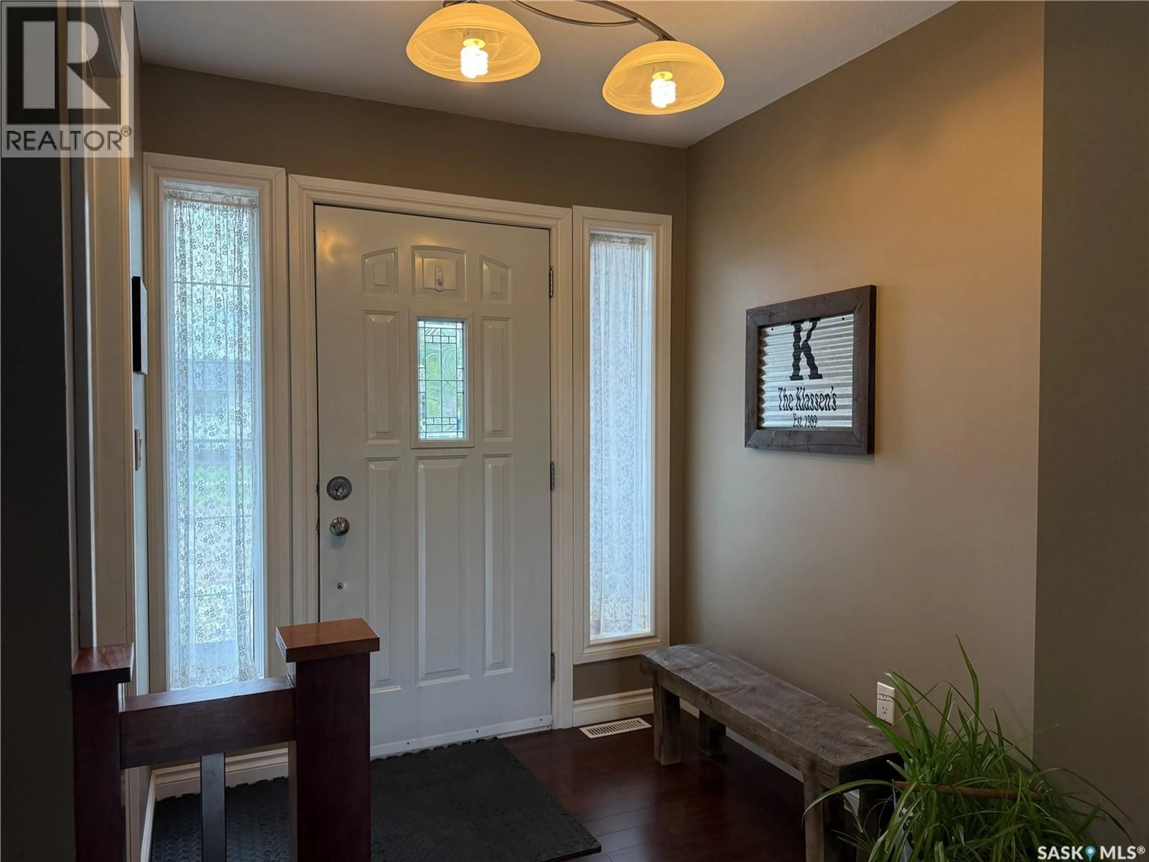 Indoor entryway for 630 SASKATCHEWAN STREET, Central Butte Saskatchewan S0H0T0